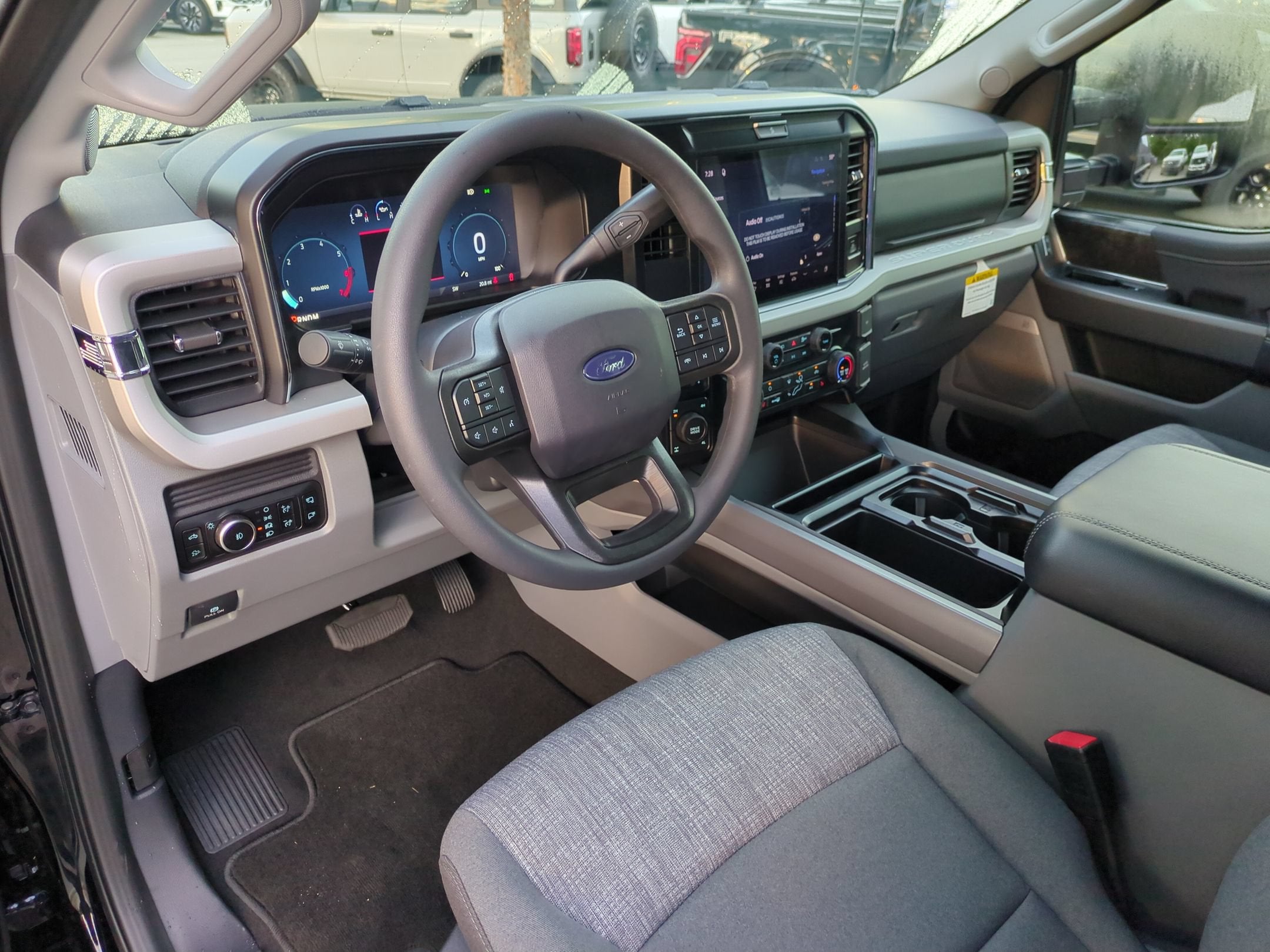 2027 Ford Super Duty F-350 SRW XLT