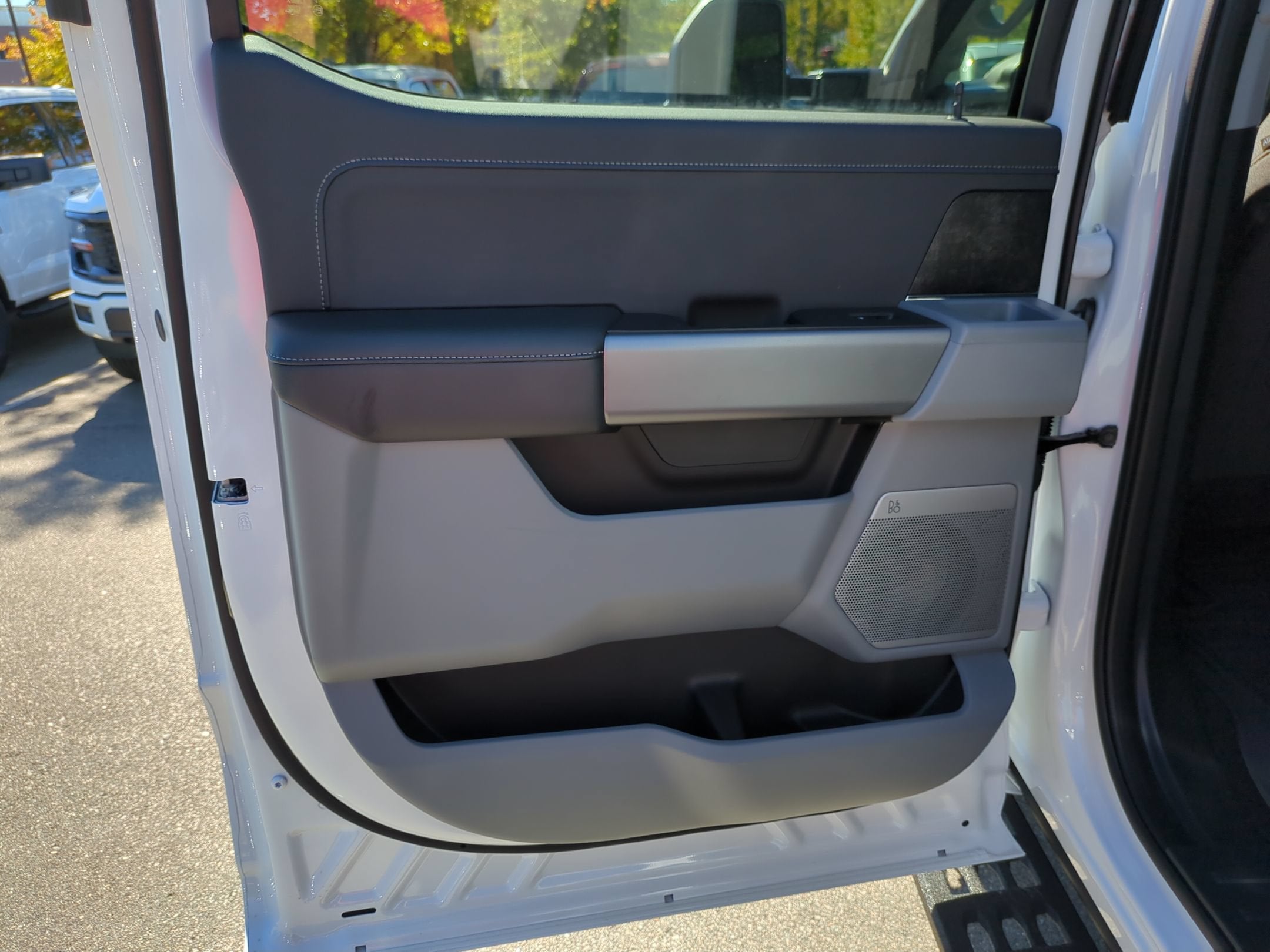 2027 Ford Super Duty F-350 SRW XLT