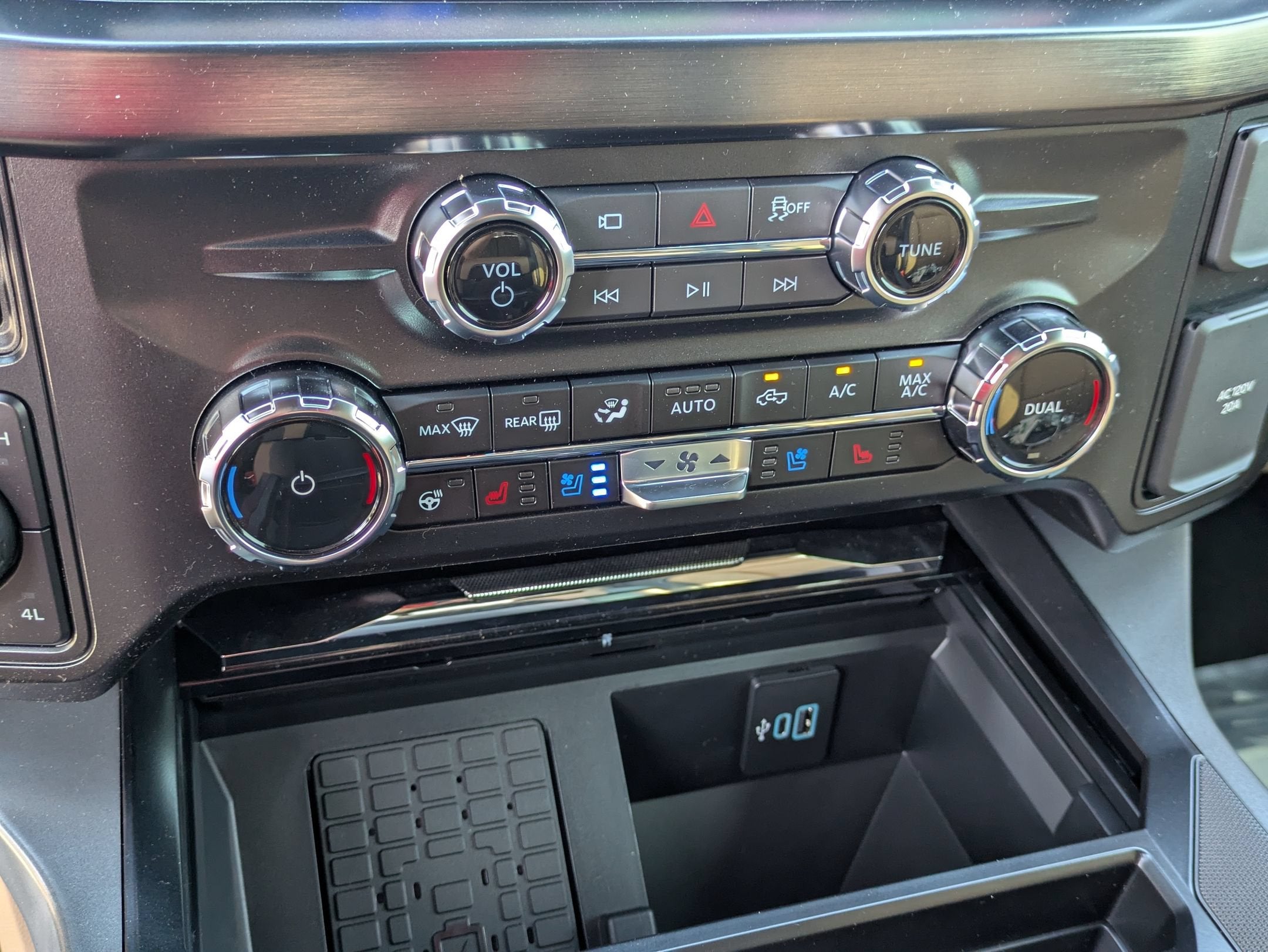 2026 Ford Super Duty F-350 DRW LARIAT