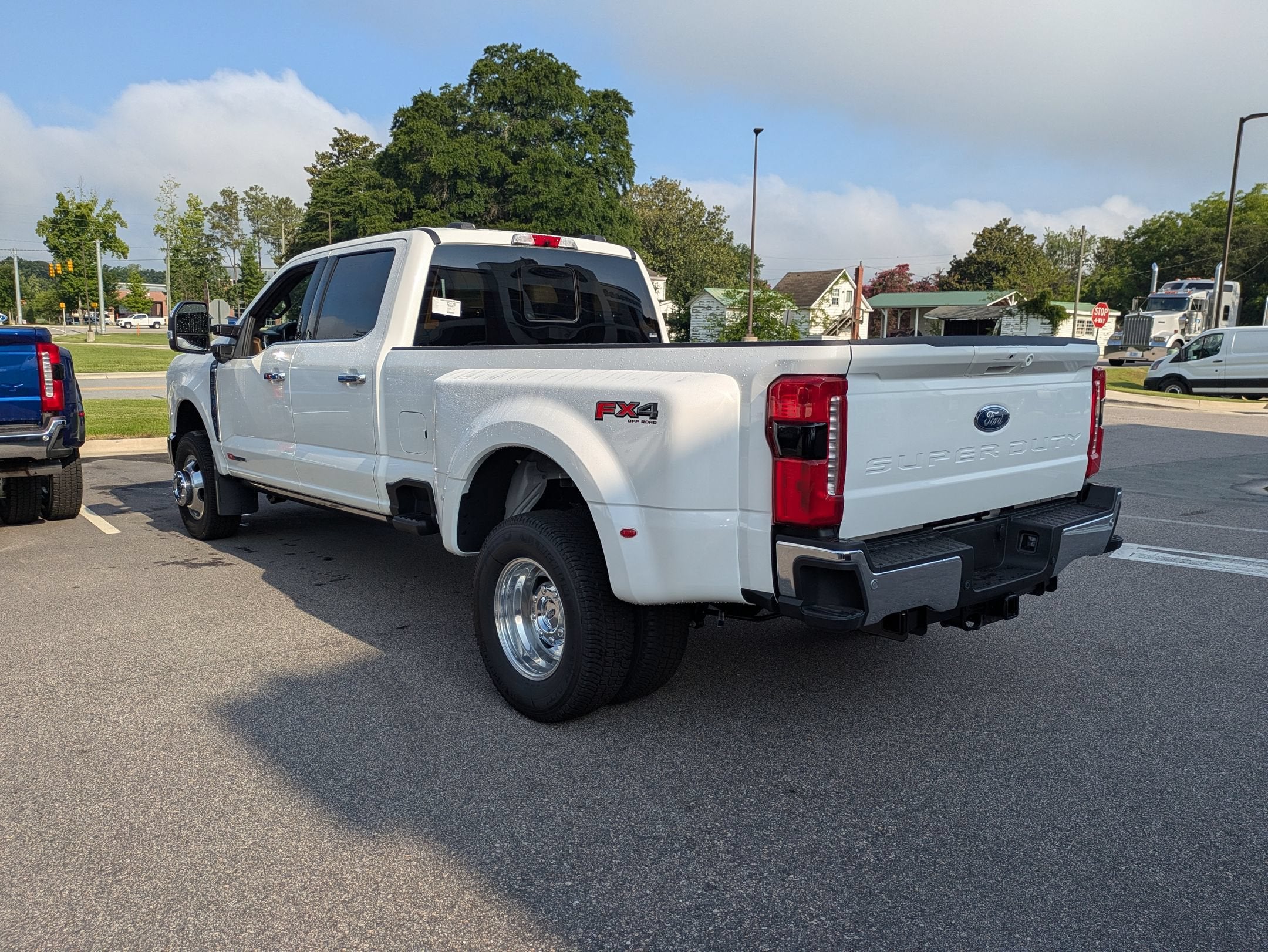 2026 Ford Super Duty F-350 DRW LARIAT