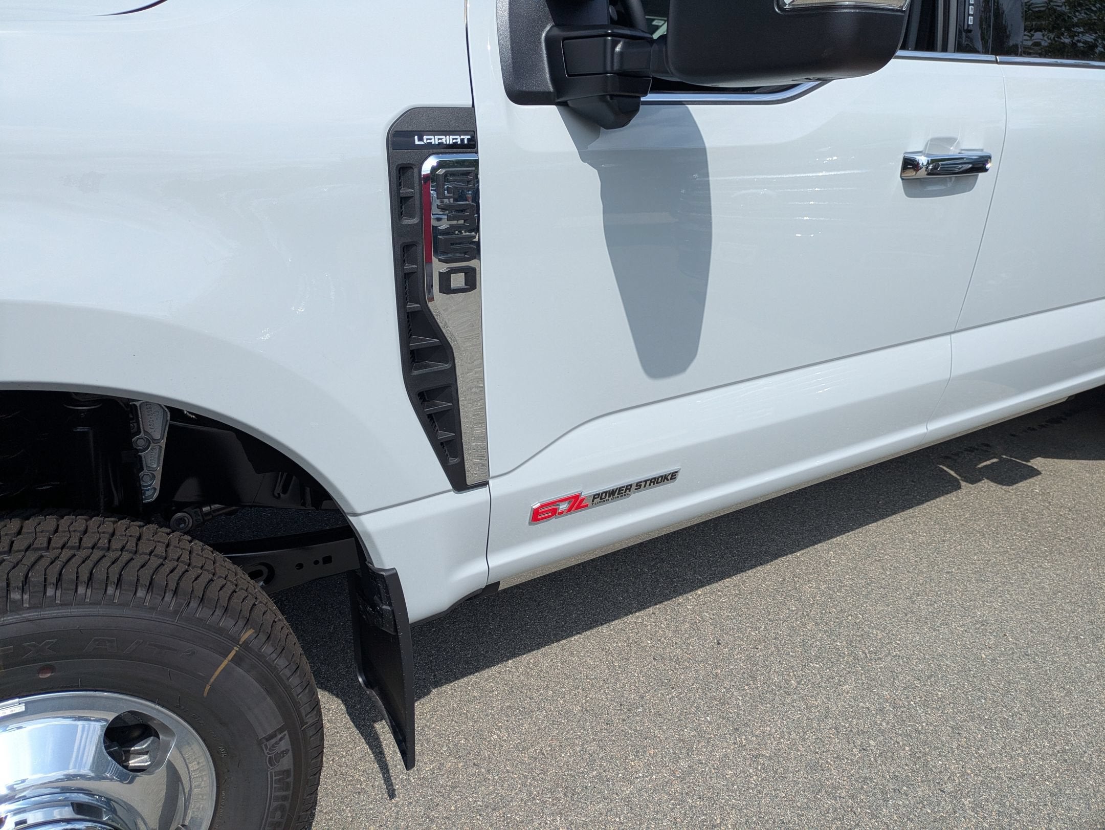 2026 Ford Super Duty F-350 DRW LARIAT