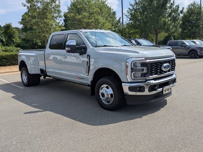 2026 Ford Super Duty F-350 DRW LARIAT