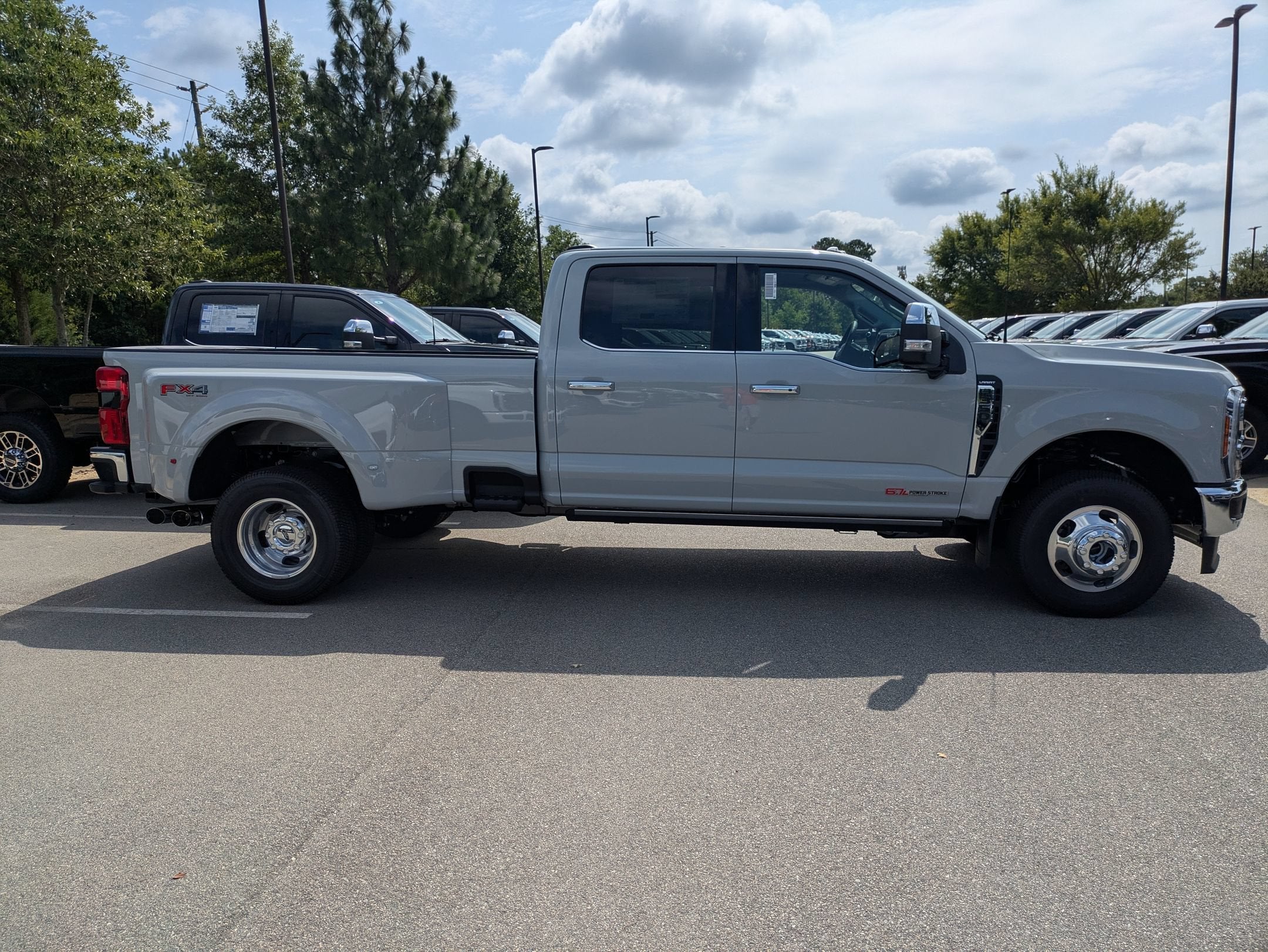2026 Ford Super Duty F-350 DRW LARIAT