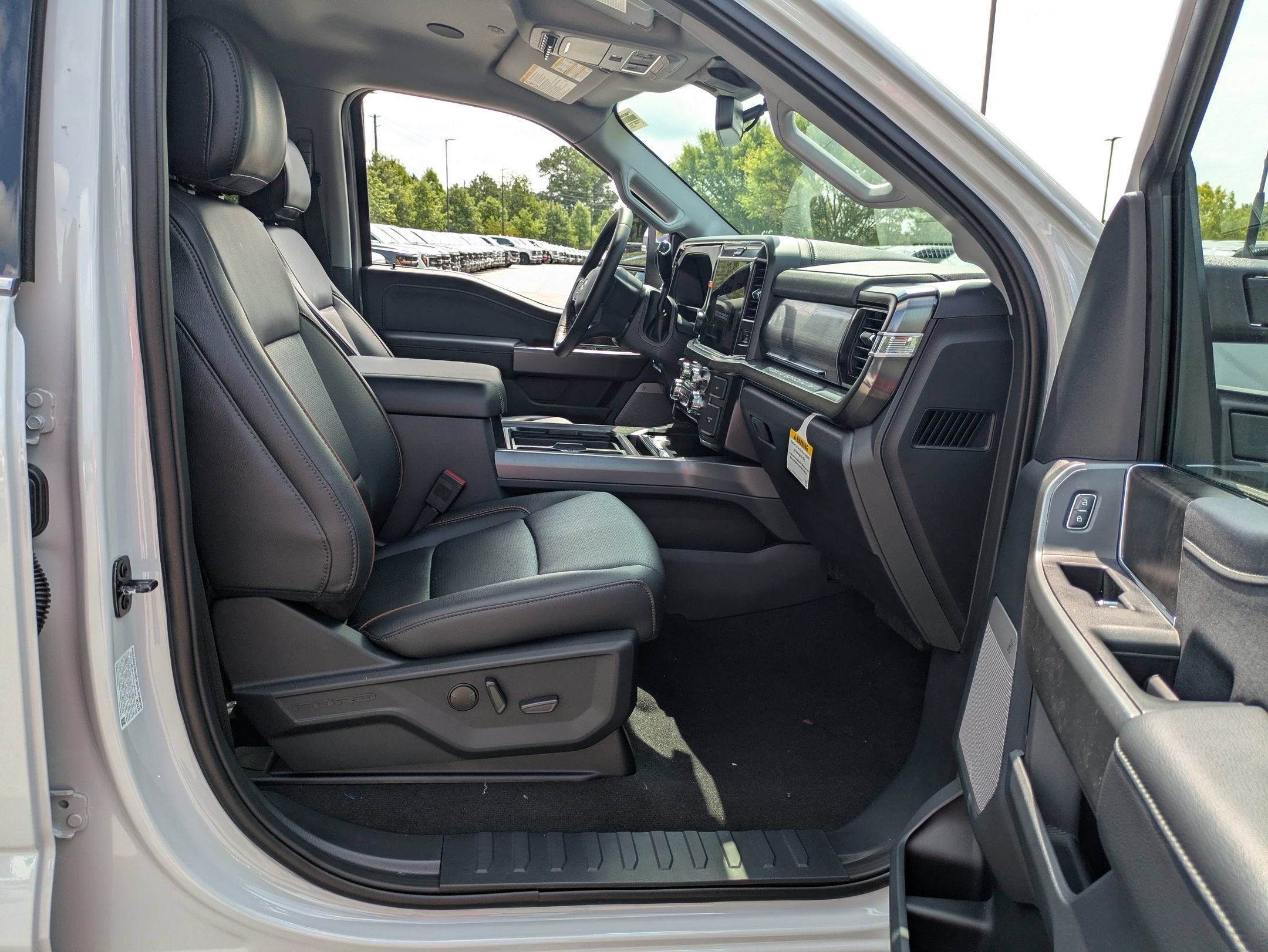 2026 Ford Super Duty F-350 DRW LARIAT