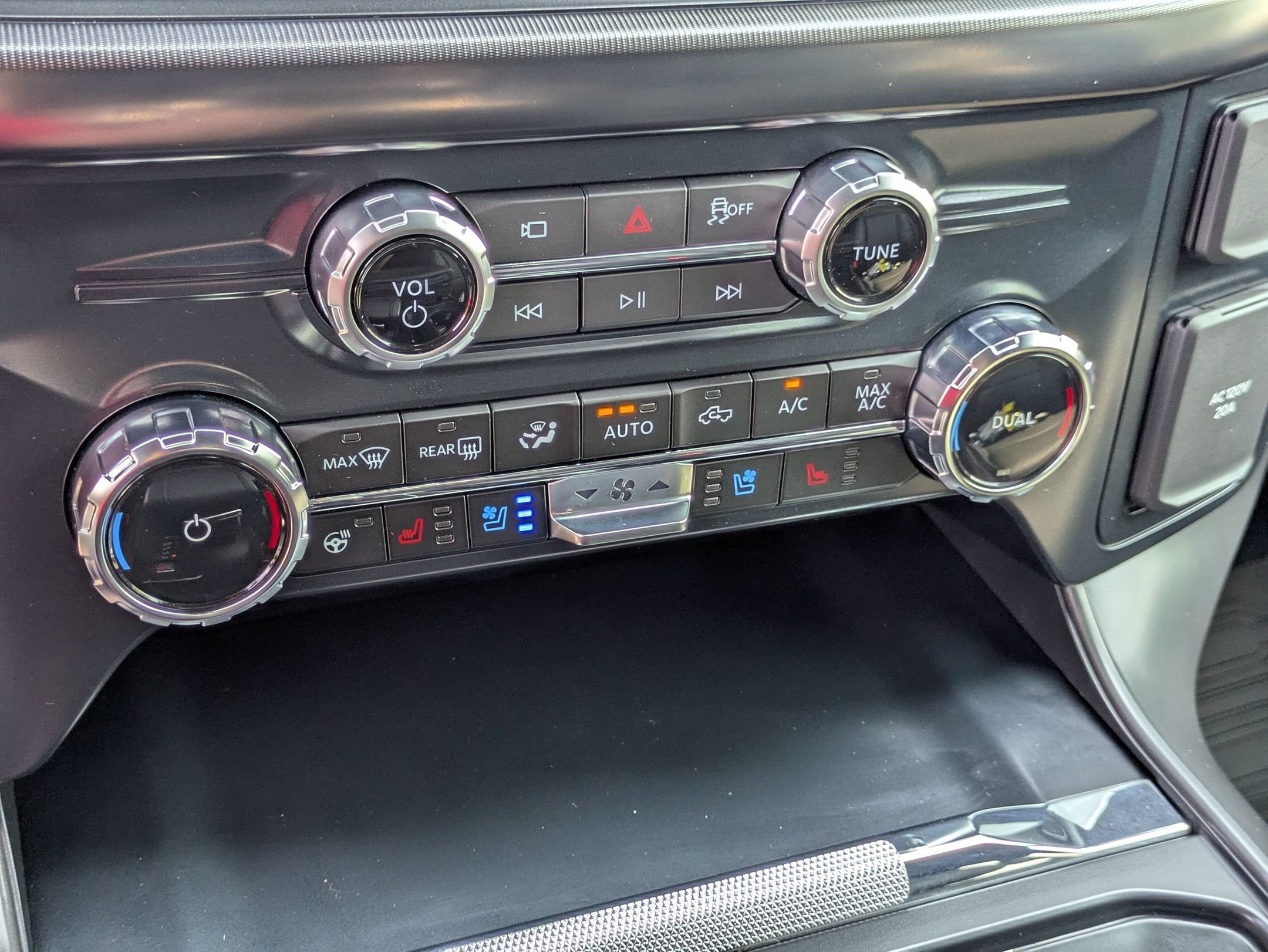 2026 Ford F-150 LARIAT - Crossroads Courtesy Demo