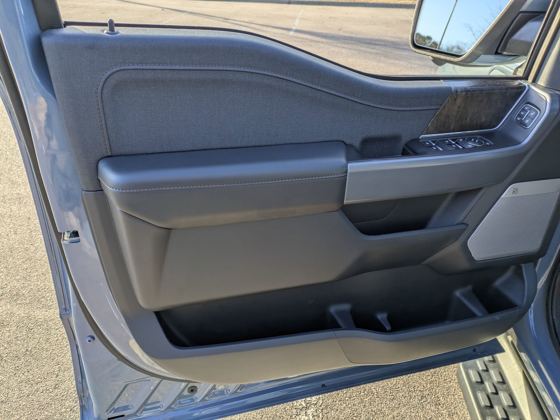 2023 Ford F-150 Lightning LARIAT