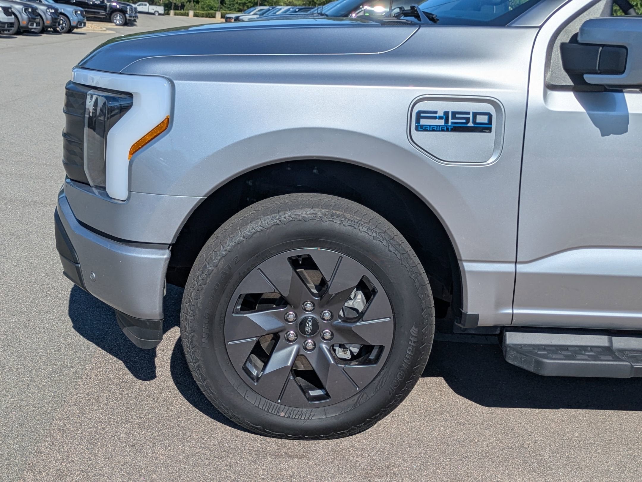 2025 Ford F-150 Lightning LARIAT