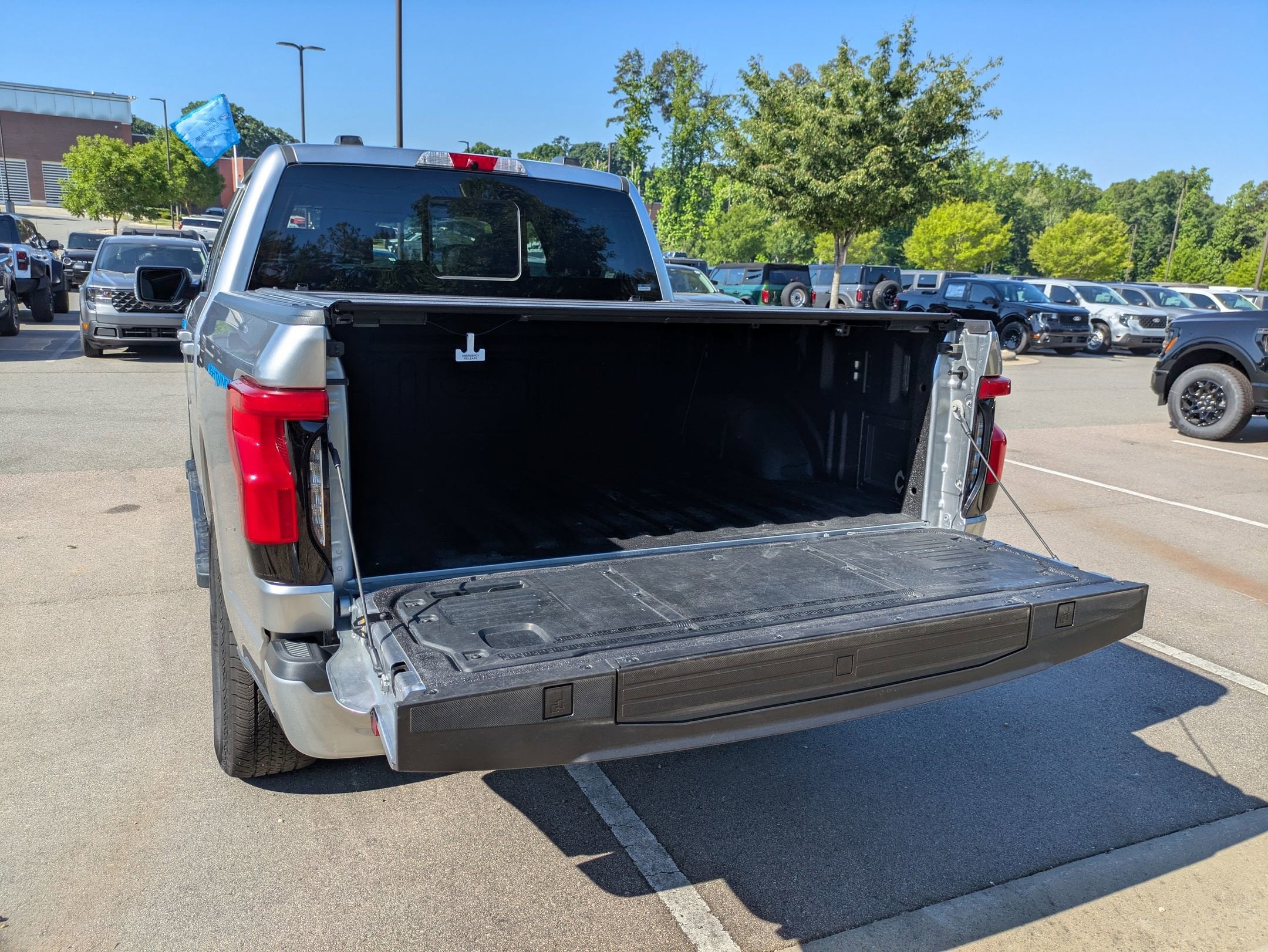 2025 Ford F-150 Lightning LARIAT