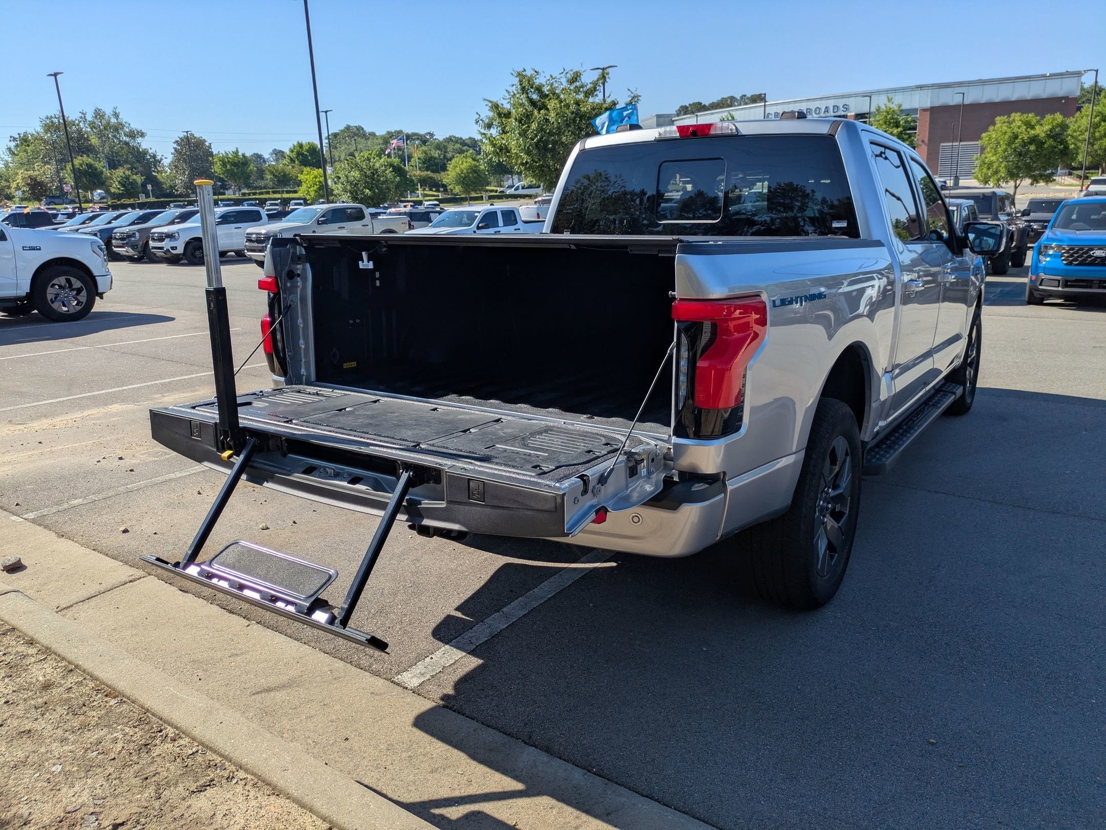 2025 Ford F-150 Lightning LARIAT