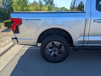 2025 Ford F-150 Lightning LARIAT