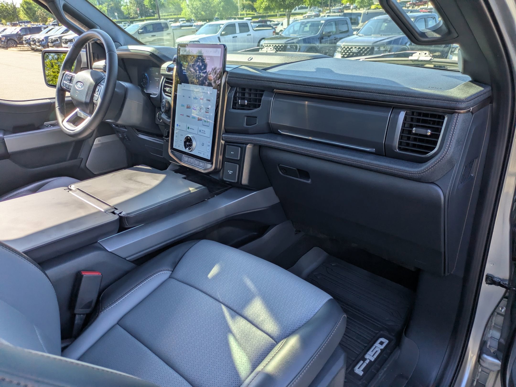 2025 Ford F-150 Lightning LARIAT