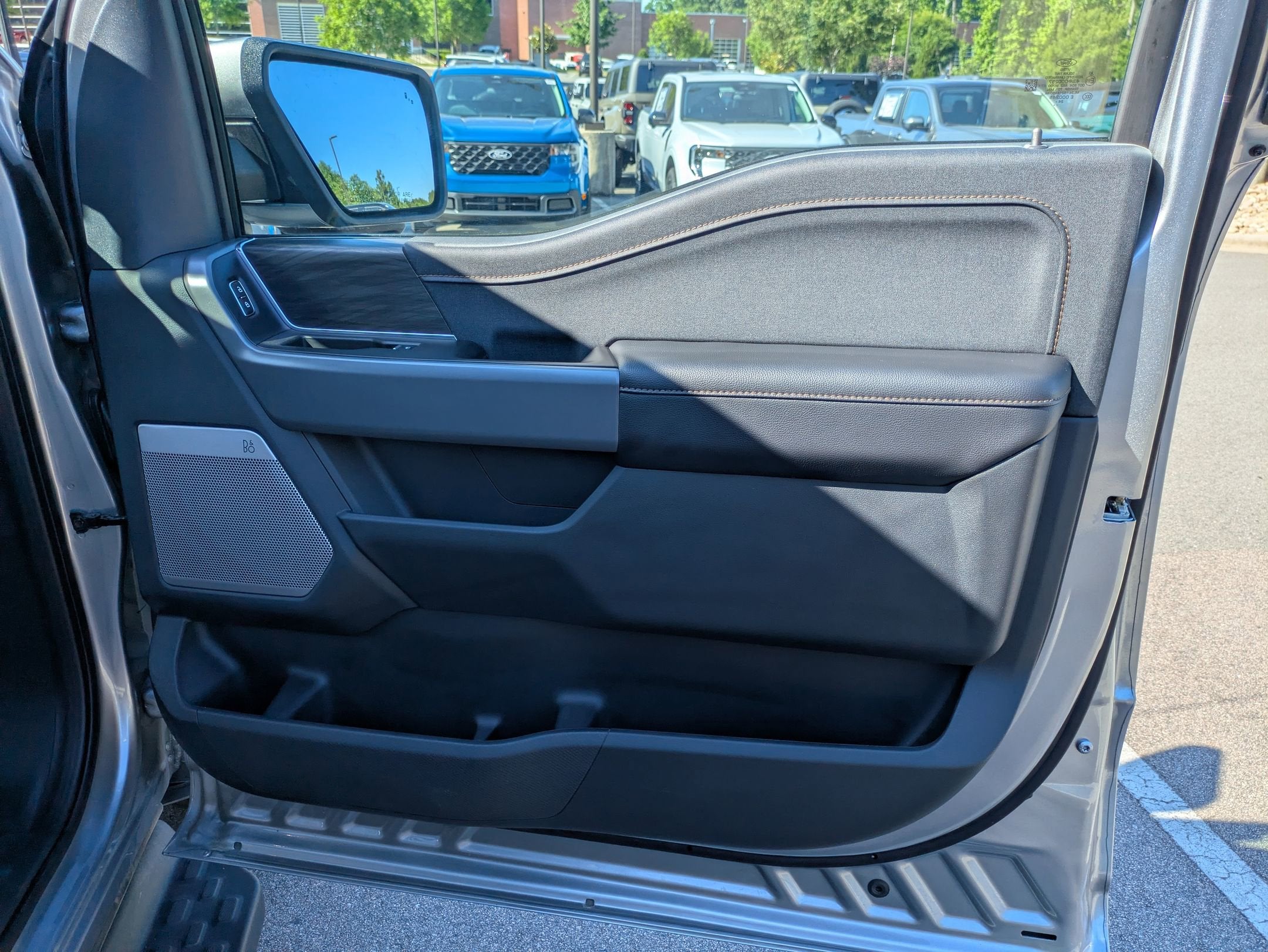 2025 Ford F-150 Lightning LARIAT