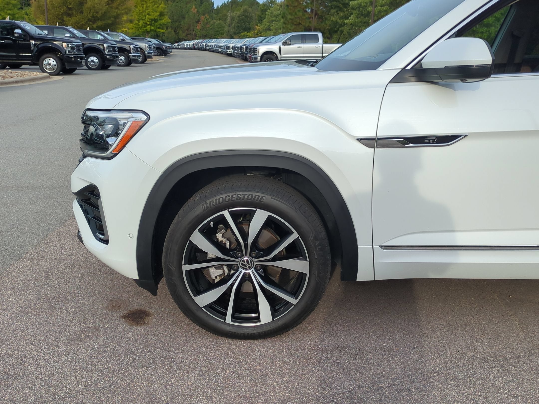 2024 Volkswagen Atlas 2.0T SEL Premium R-Line
