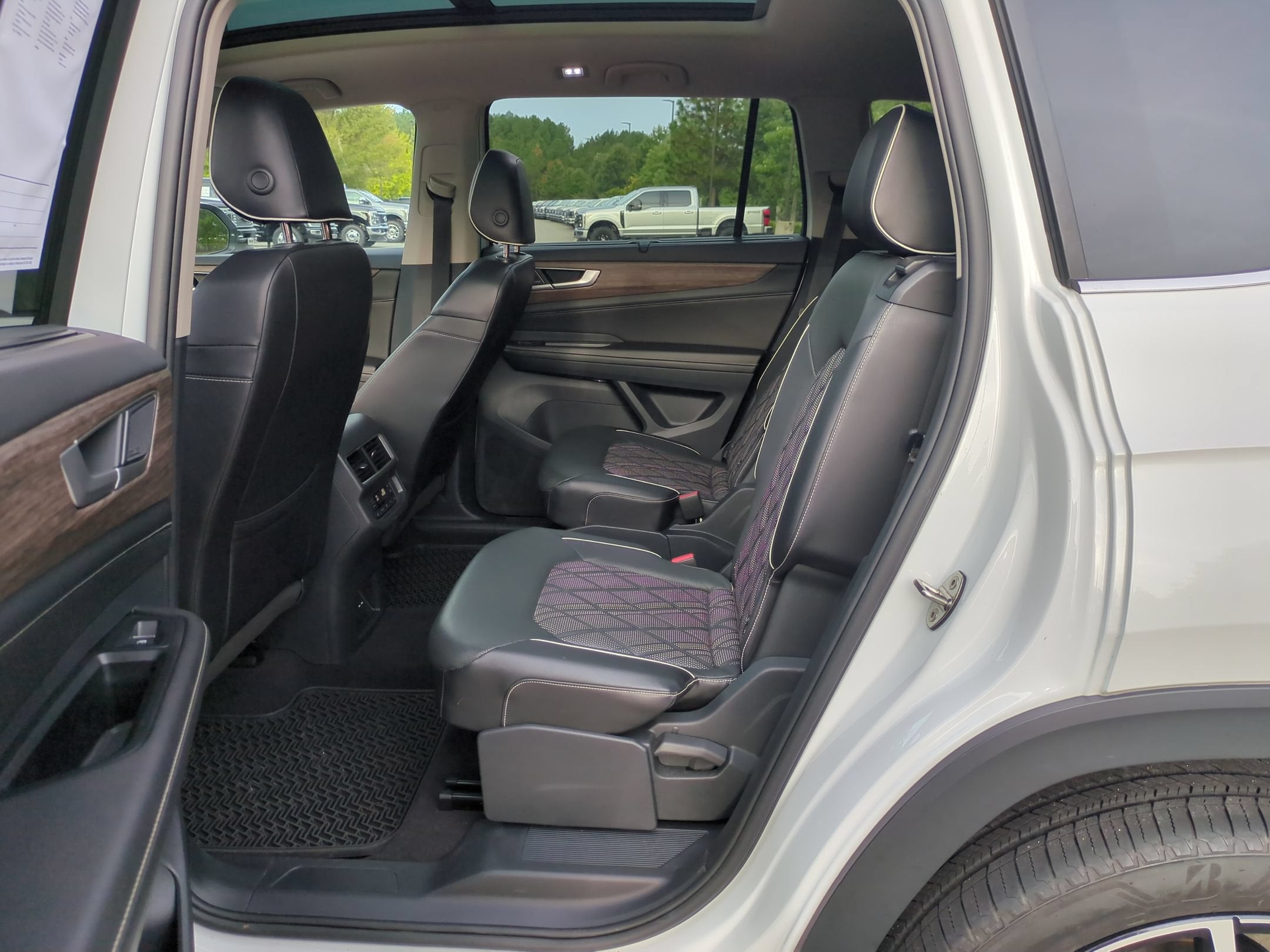 2024 Volkswagen Atlas 2.0T SEL Premium R-Line