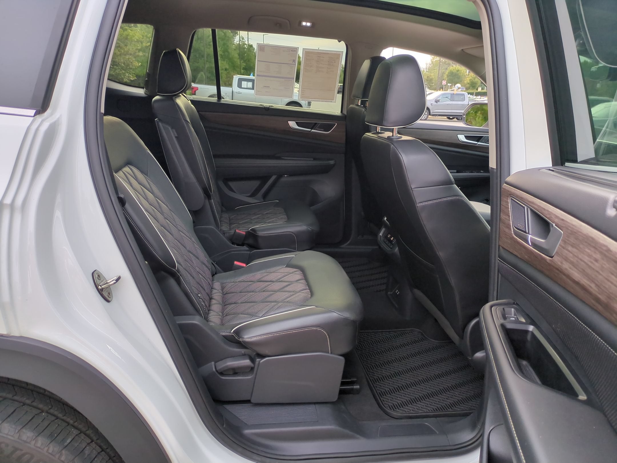 2024 Volkswagen Atlas 2.0T SEL Premium R-Line