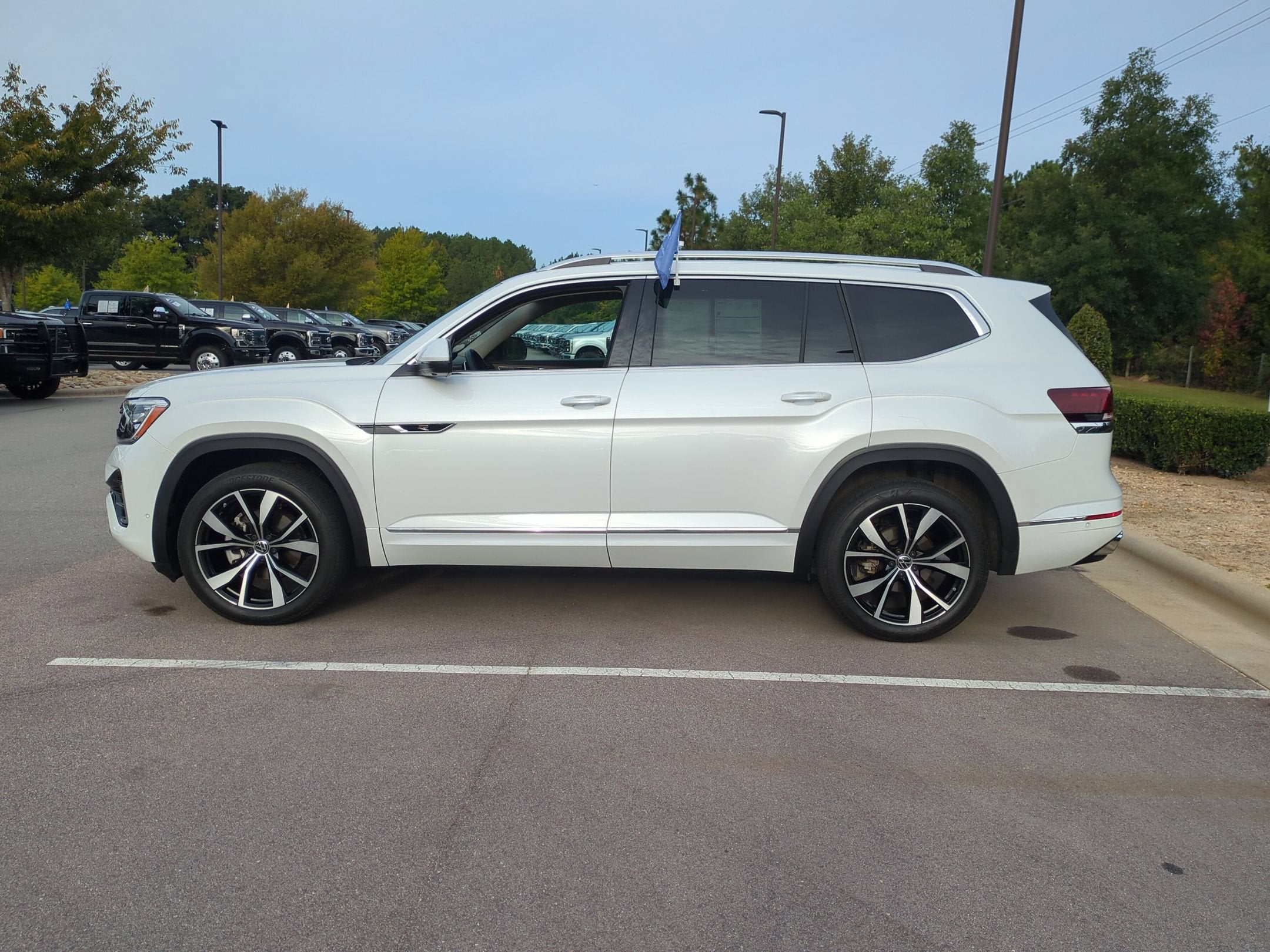 2024 Volkswagen Atlas 2.0T SEL Premium R-Line