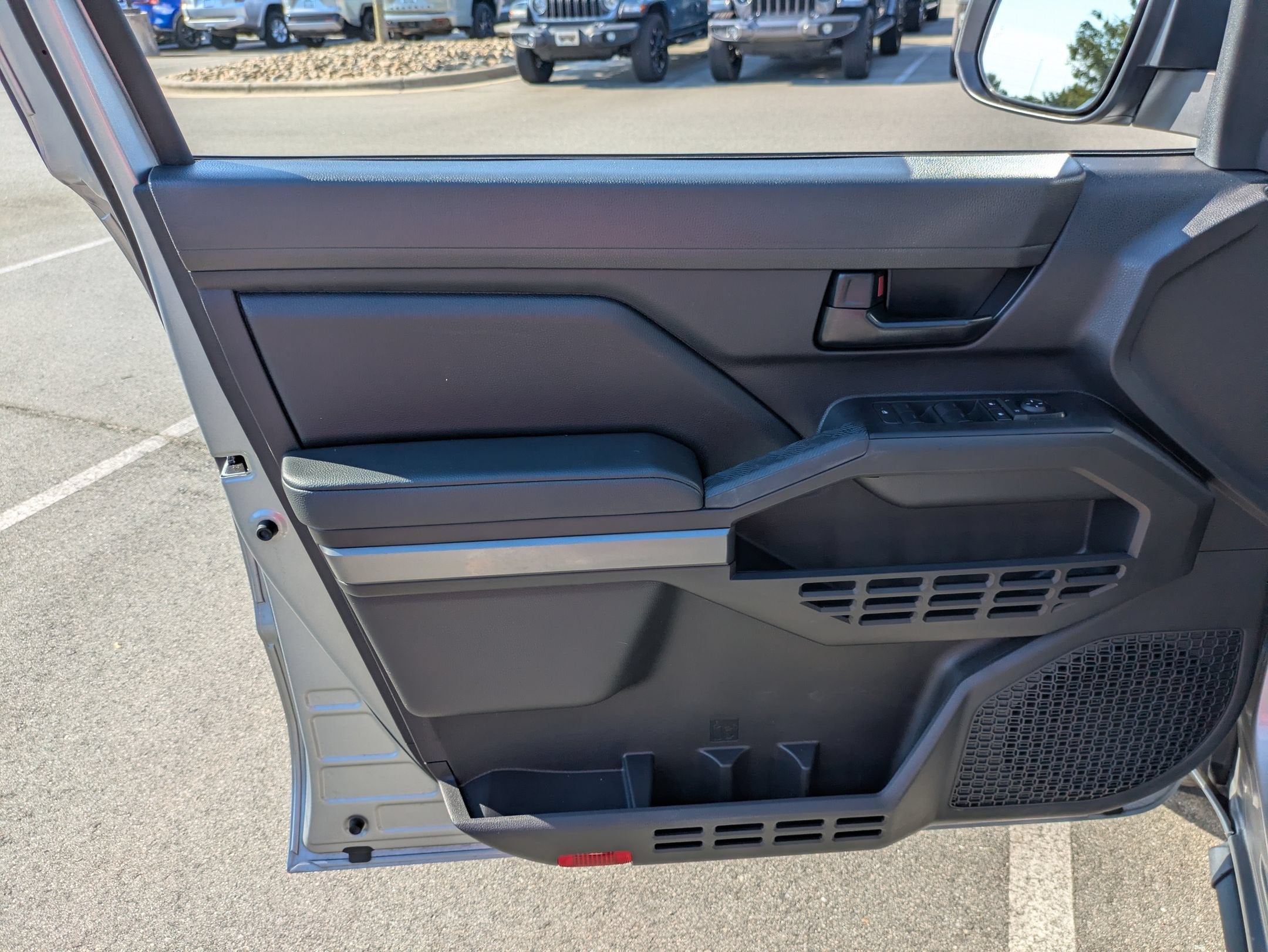 2025 Toyota Tacoma 4WD SR5