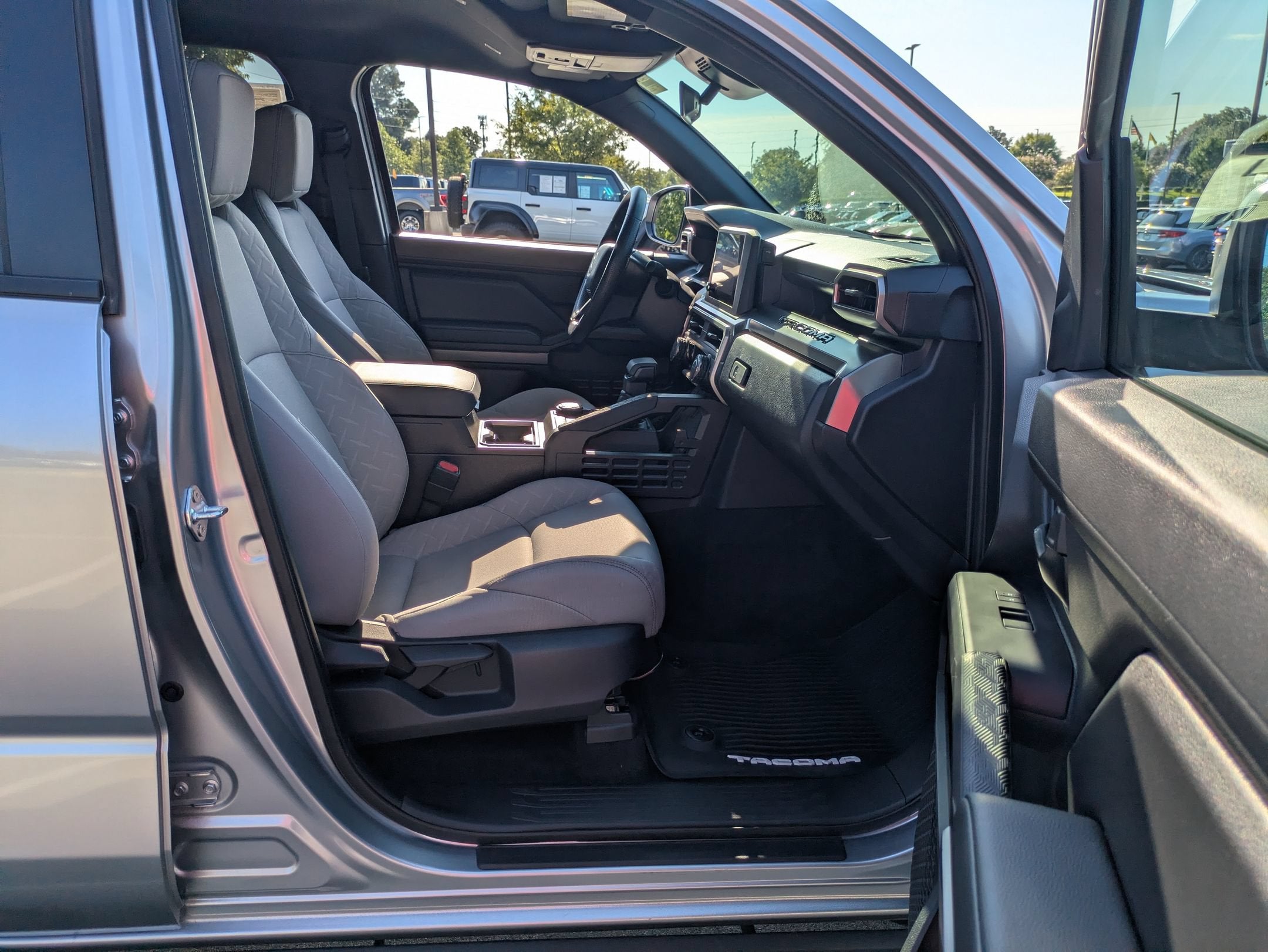2025 Toyota Tacoma 4WD SR5