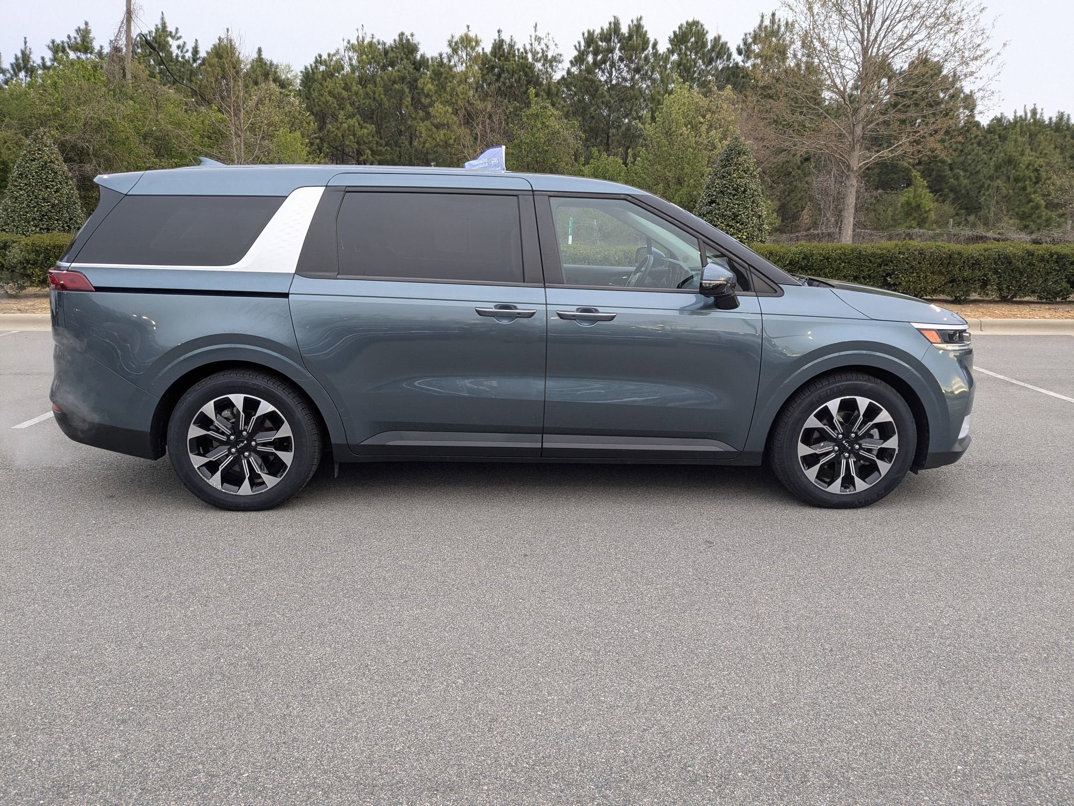 2024 Kia Carnival EX