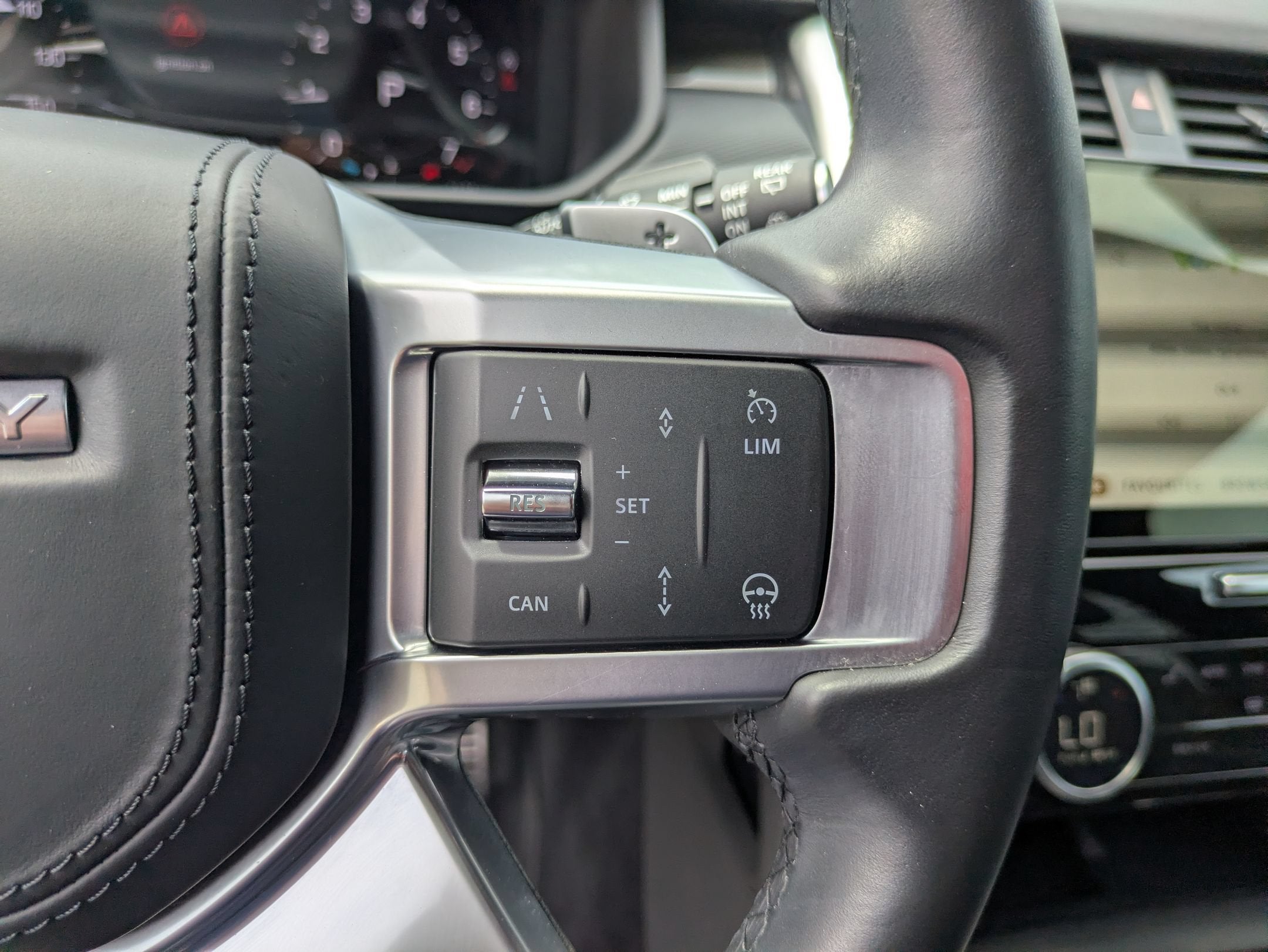 2023 Land Rover Discovery Metropolitan Edition