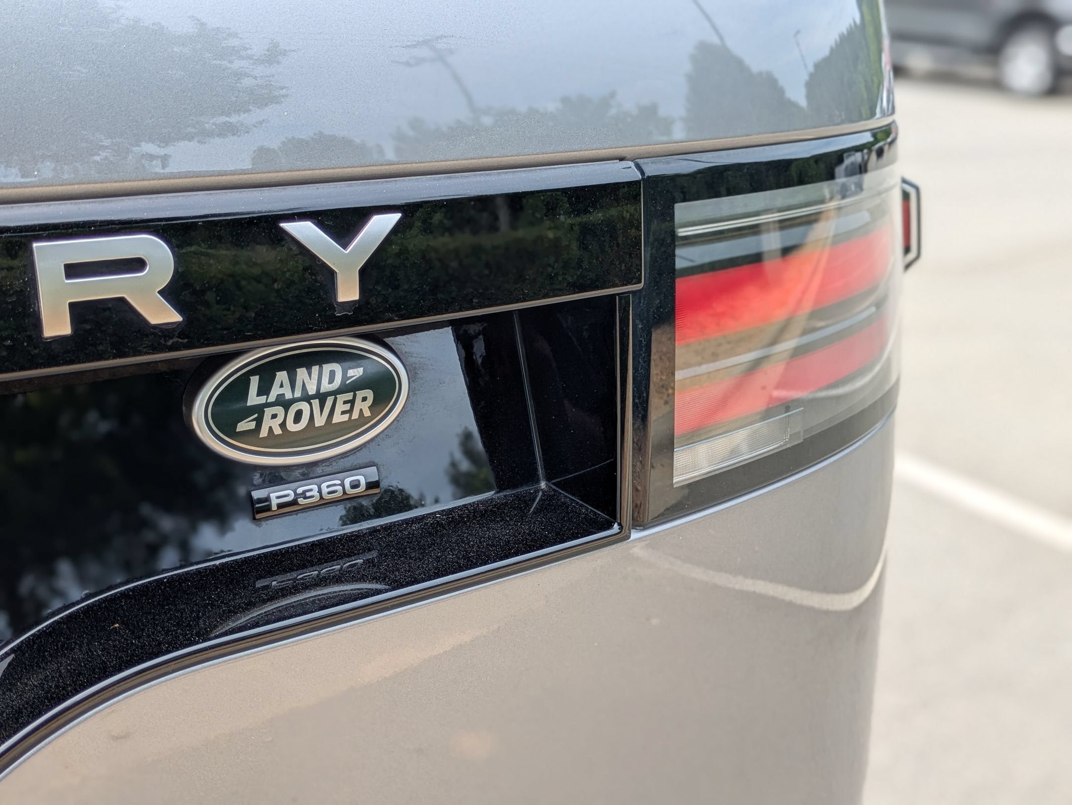 2023 Land Rover Discovery Metropolitan Edition