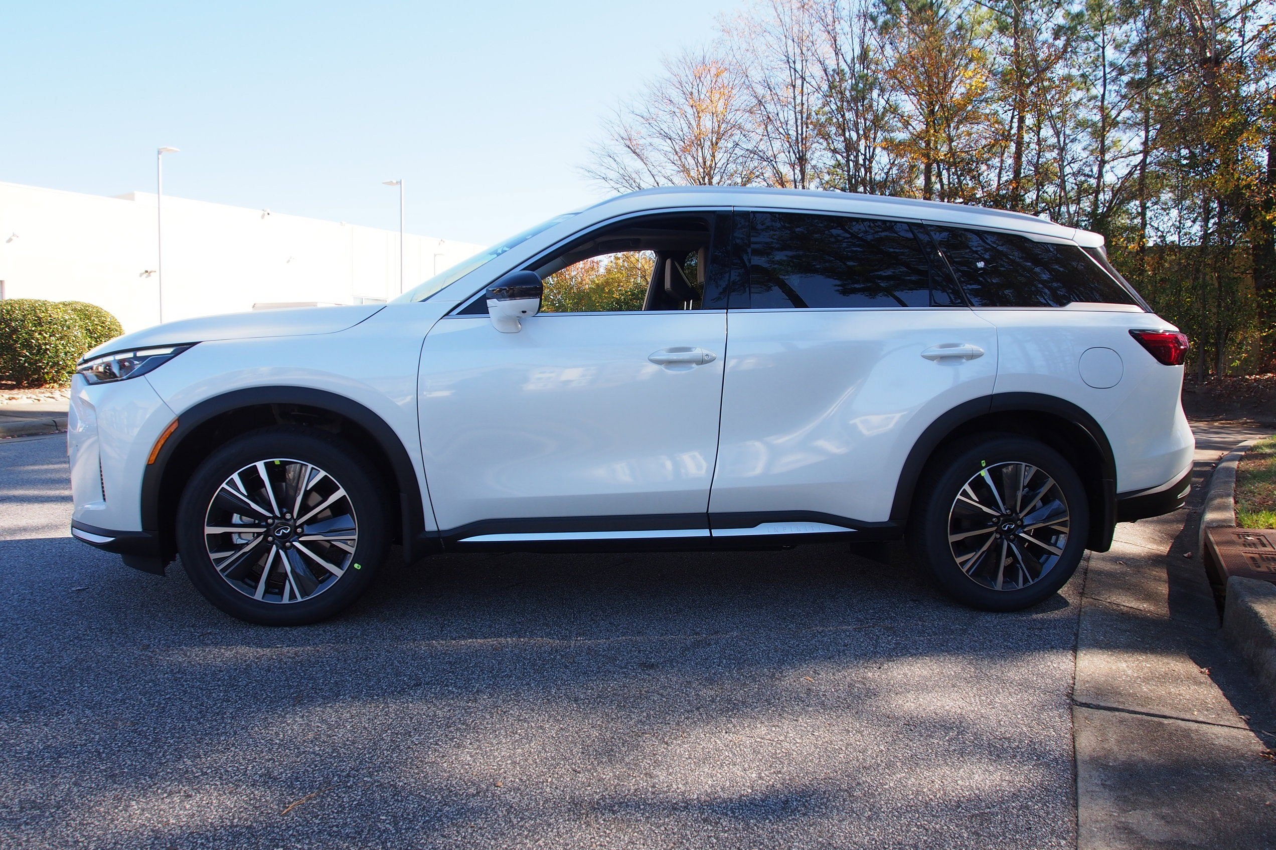 2026 INFINITI QX60 LUXE