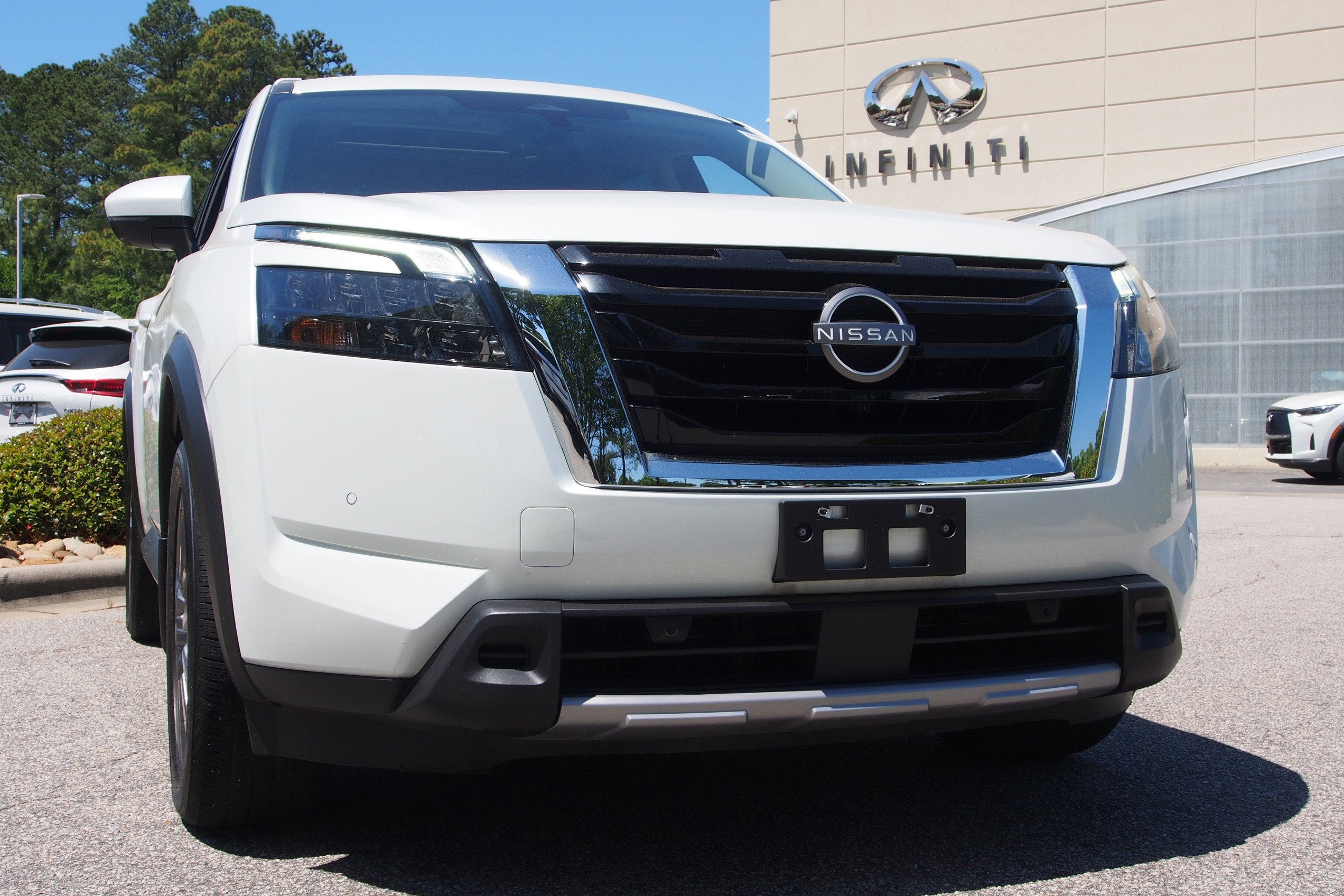 2025 Nissan Pathfinder SL