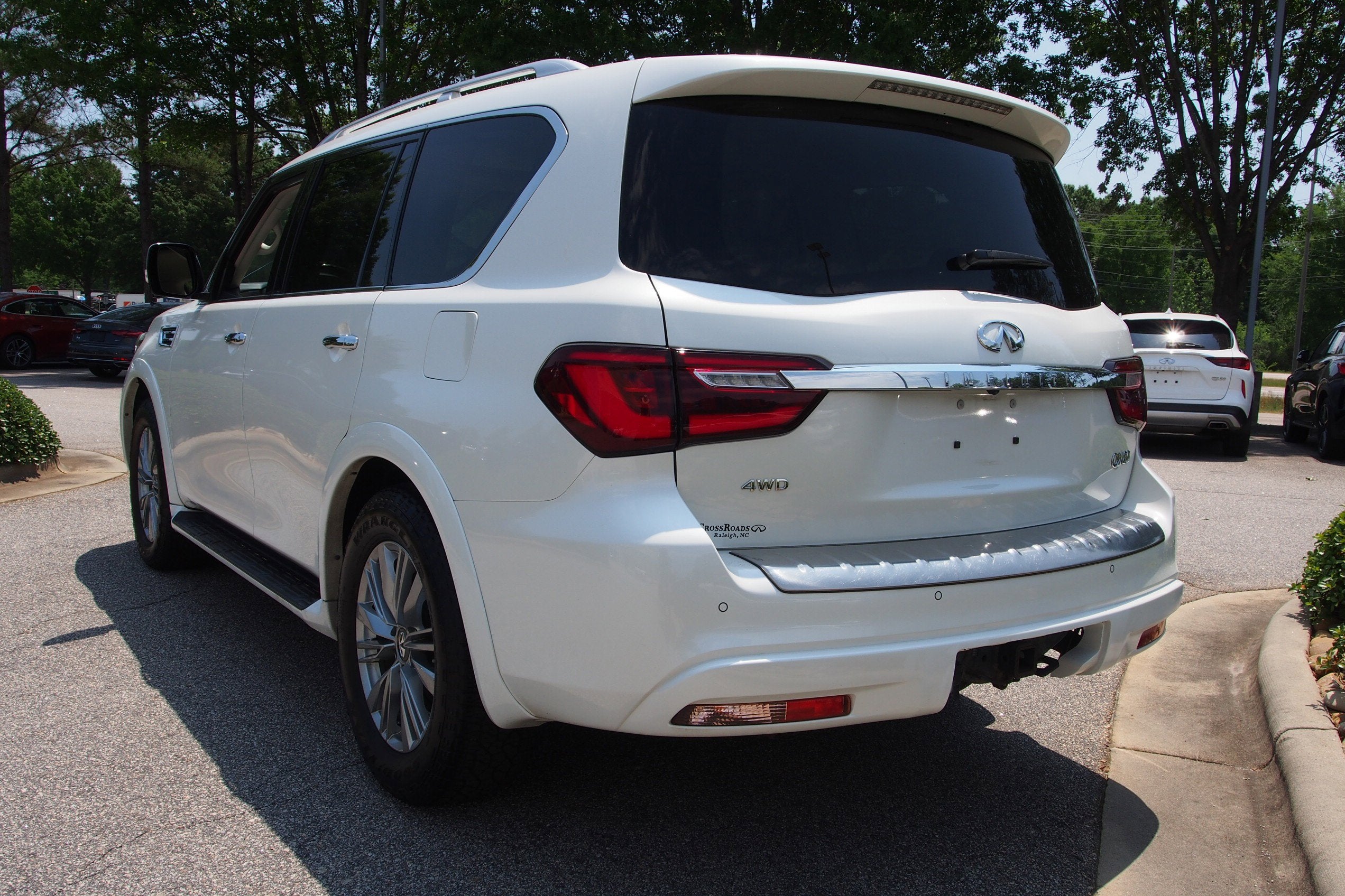 2021 INFINITI QX80 LUXE