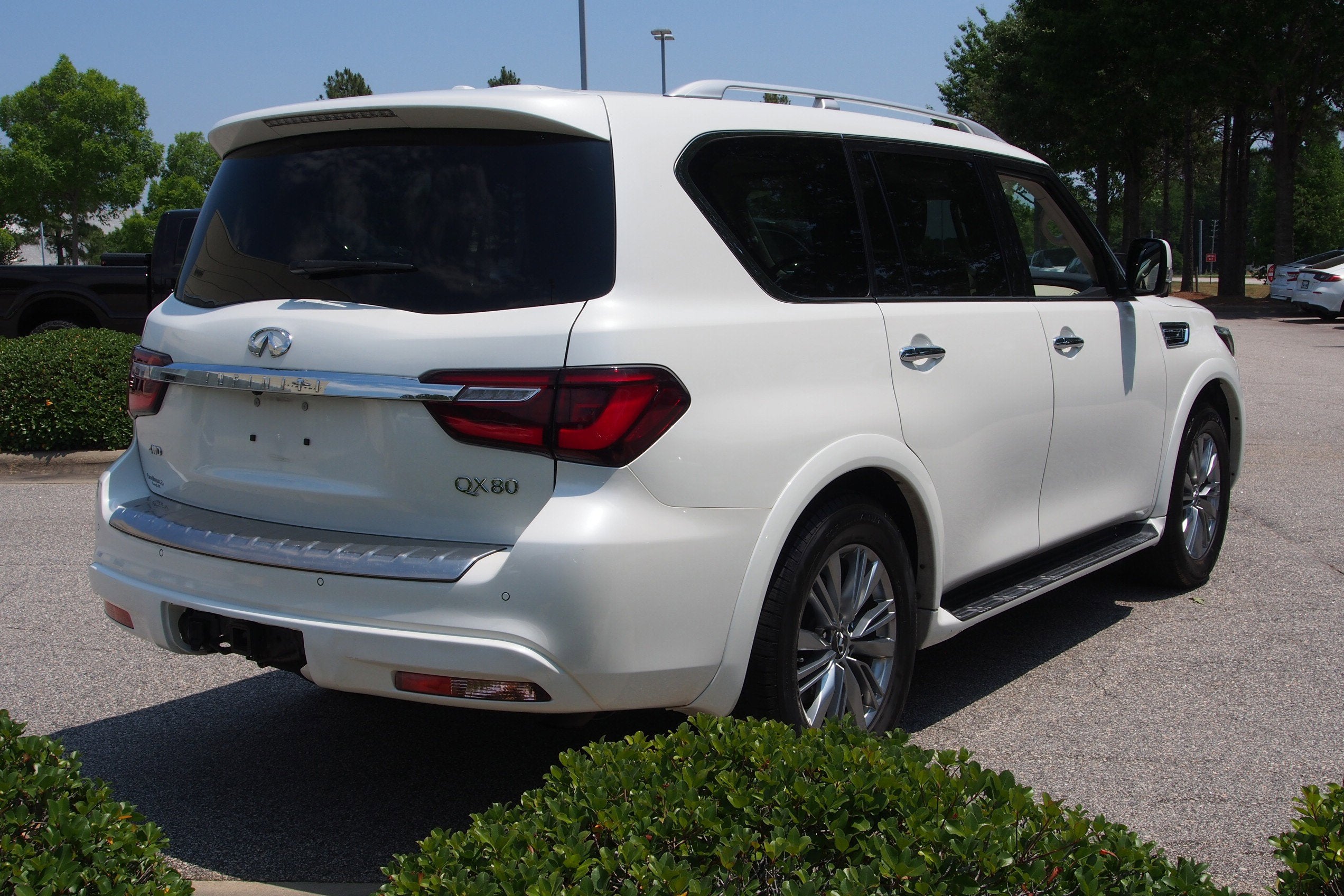 2021 INFINITI QX80 LUXE