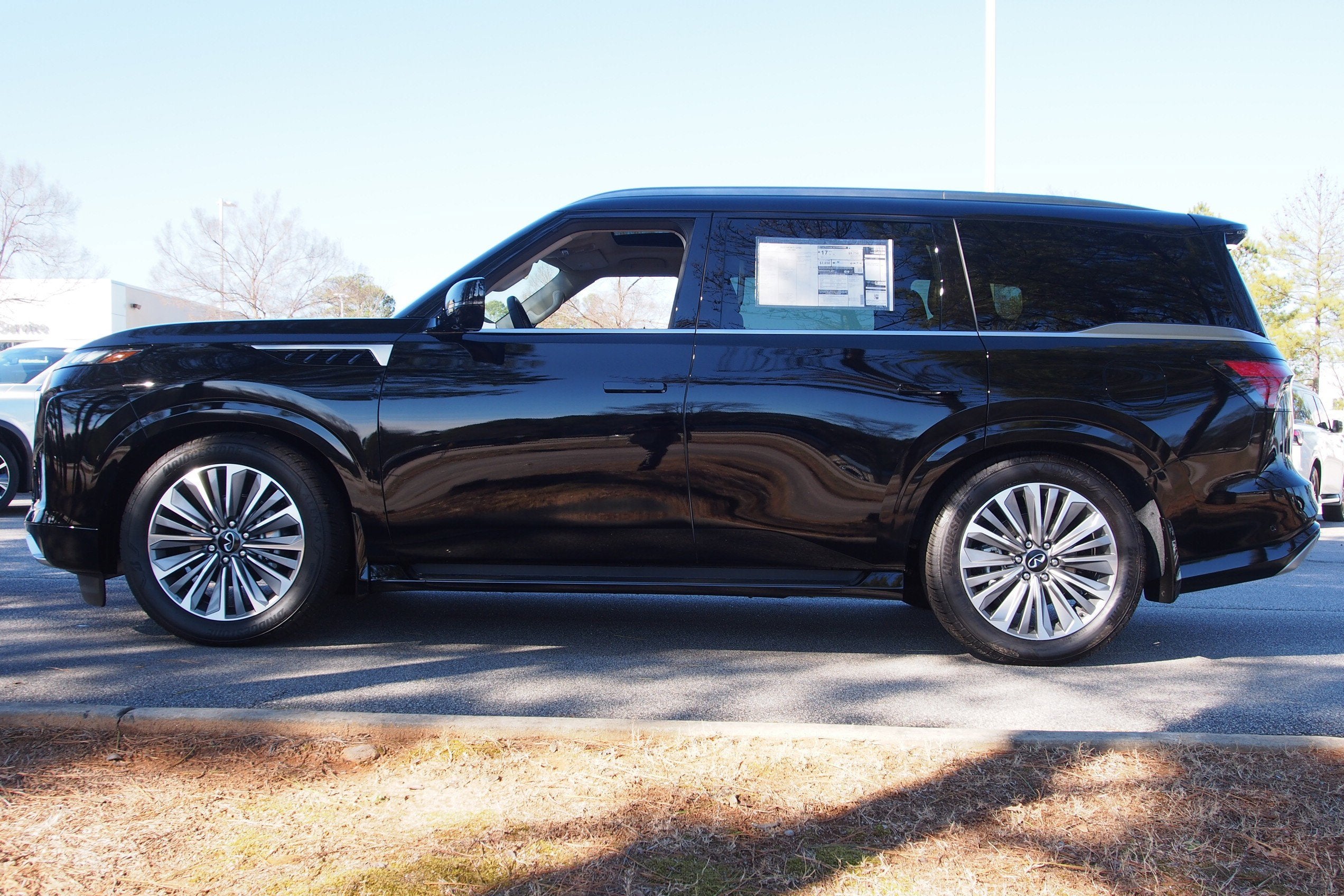 2026 INFINITI QX80 LUXE