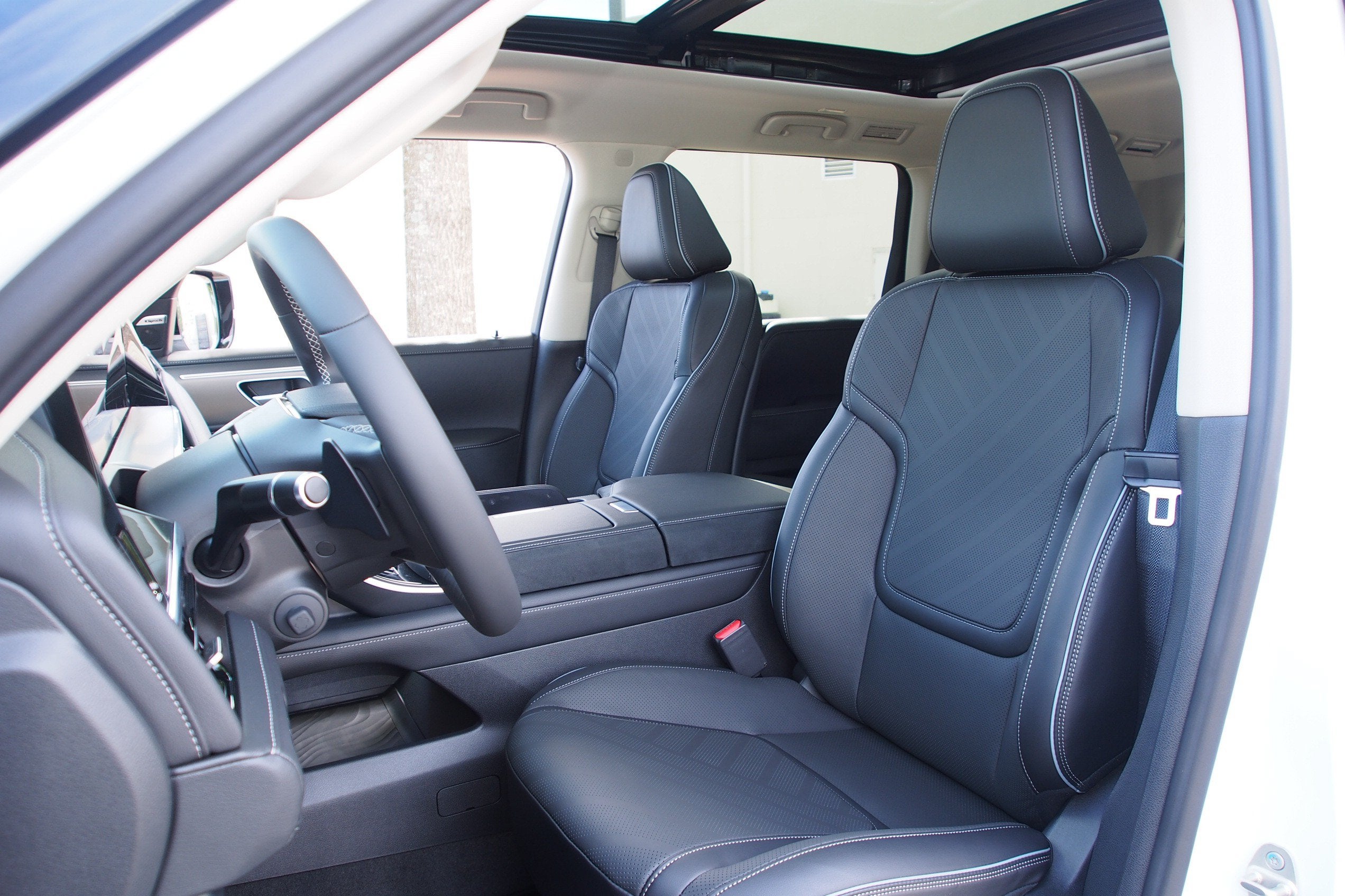 2027 INFINITI QX80 LUXE