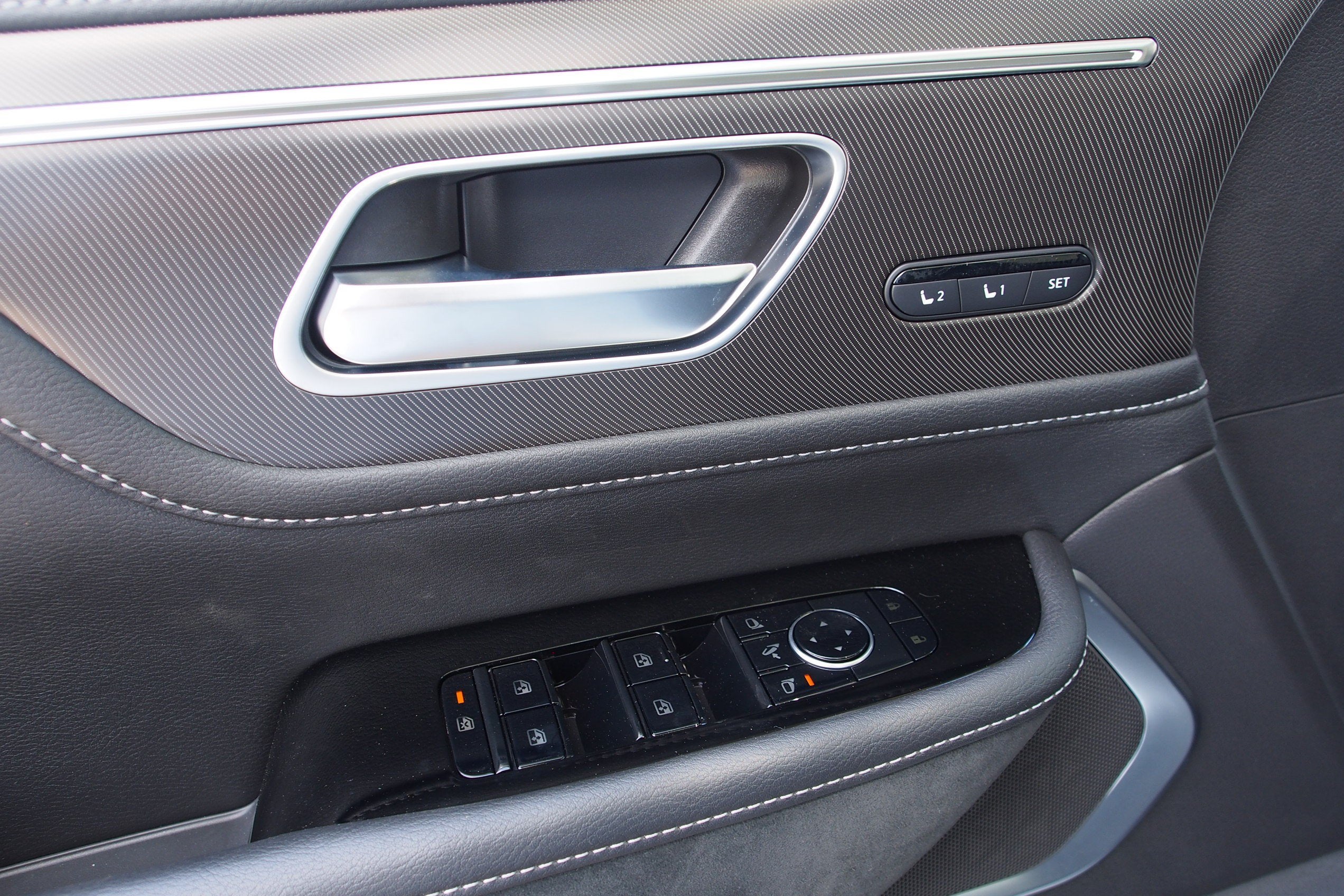 2027 INFINITI QX80 LUXE