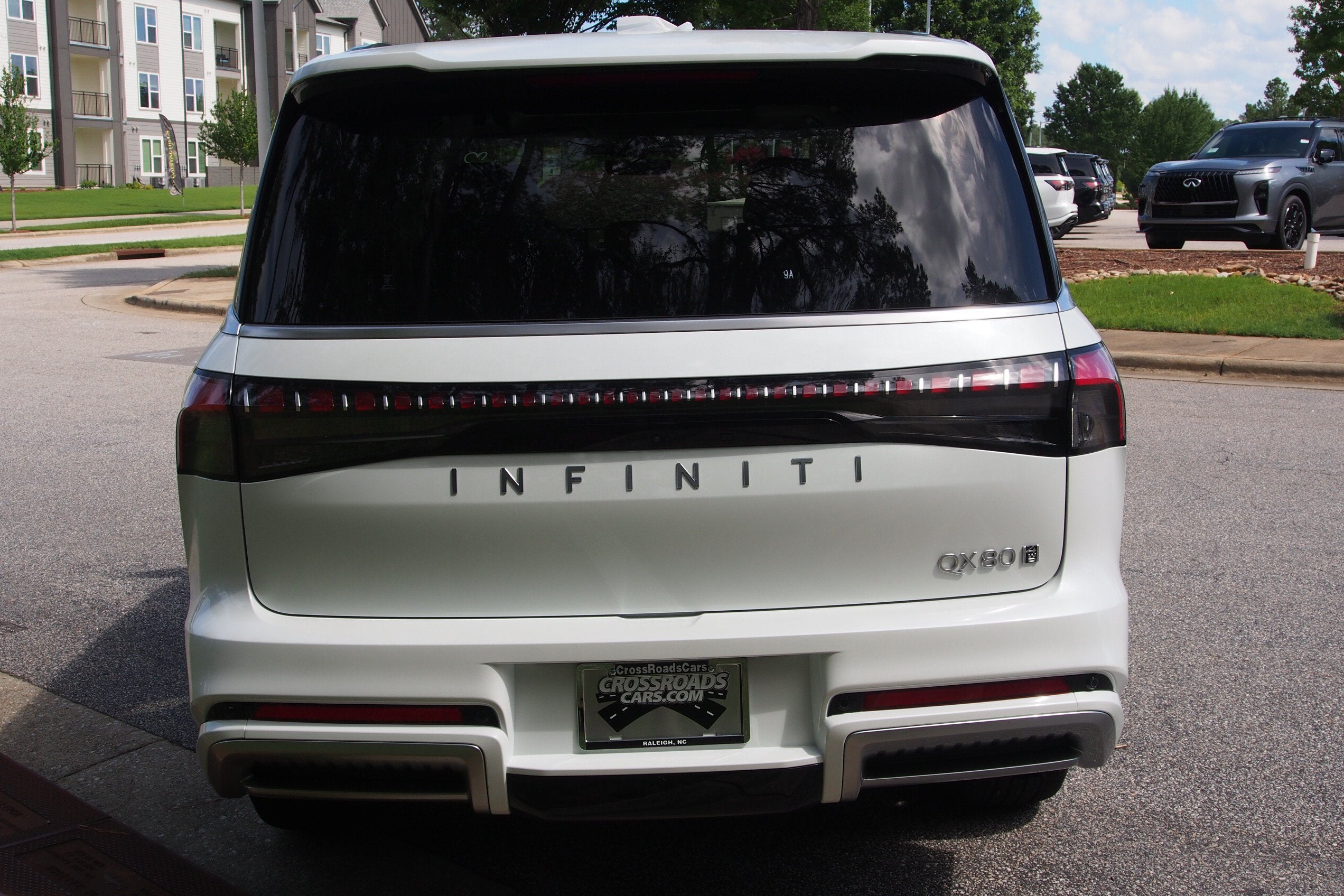 2027 INFINITI QX80 LUXE