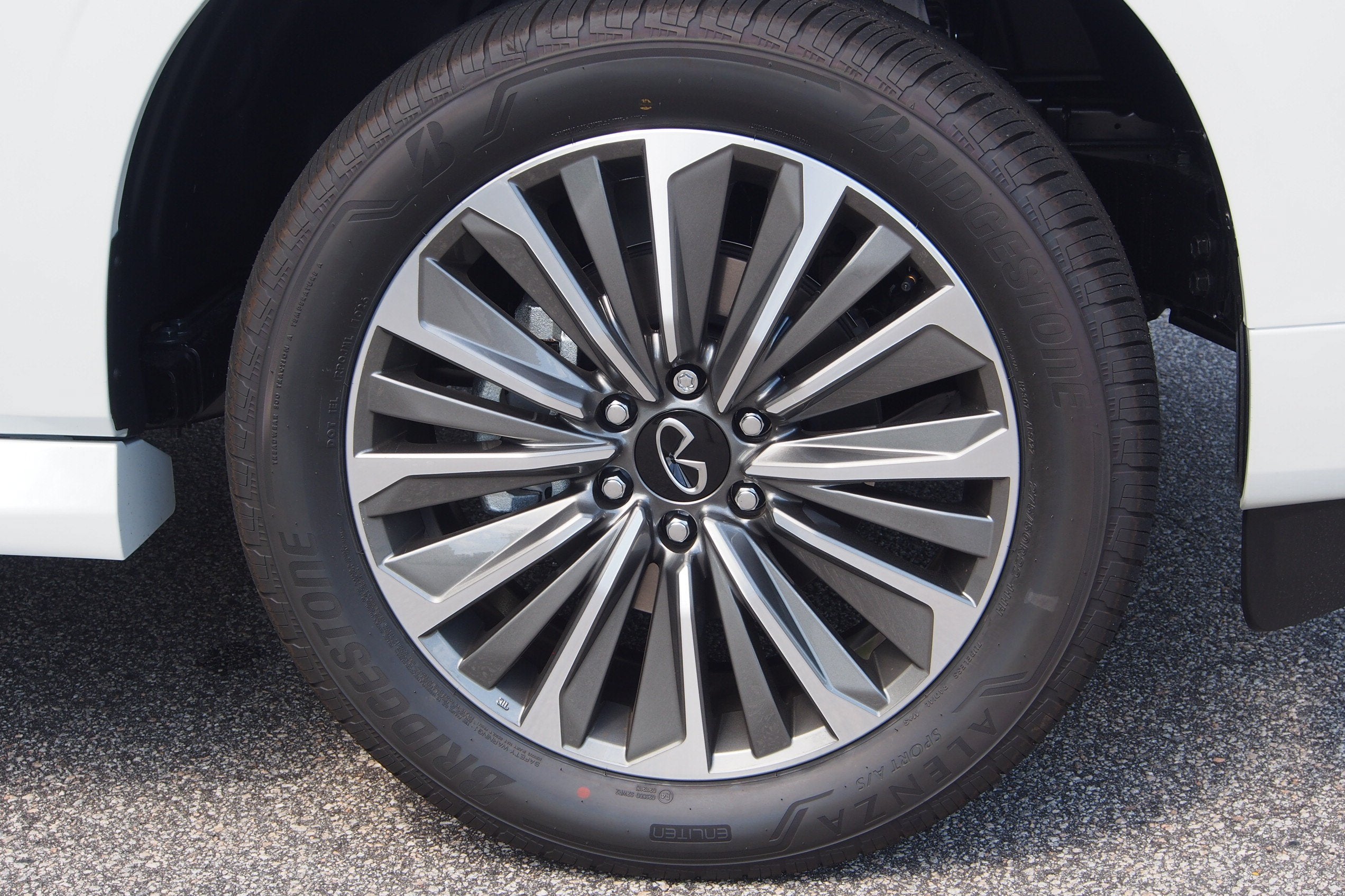 2027 INFINITI QX80 LUXE