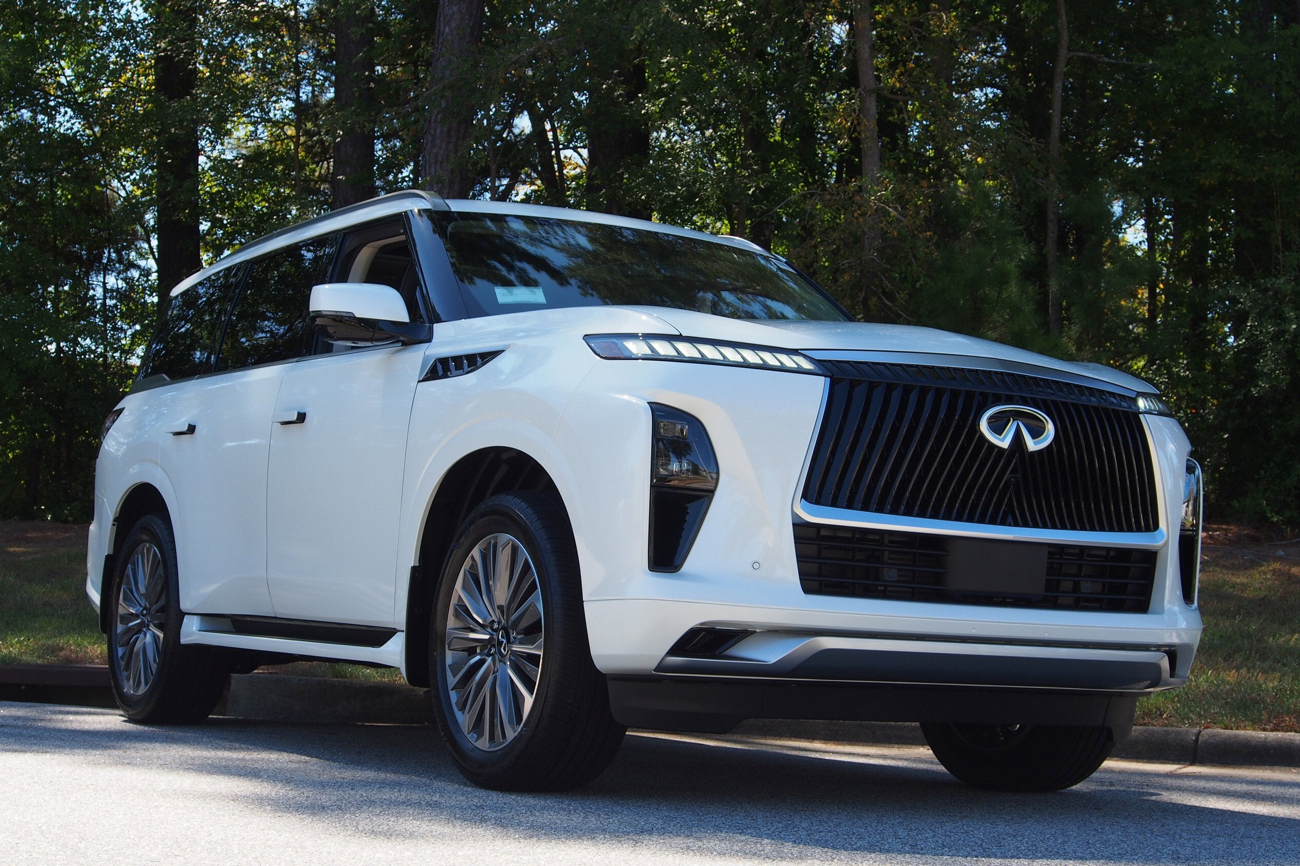 2026 INFINITI QX80 LUXE