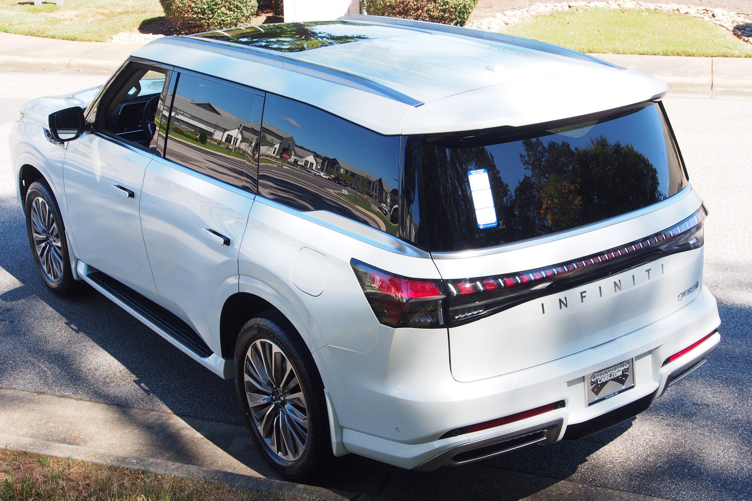 2026 INFINITI QX80 LUXE