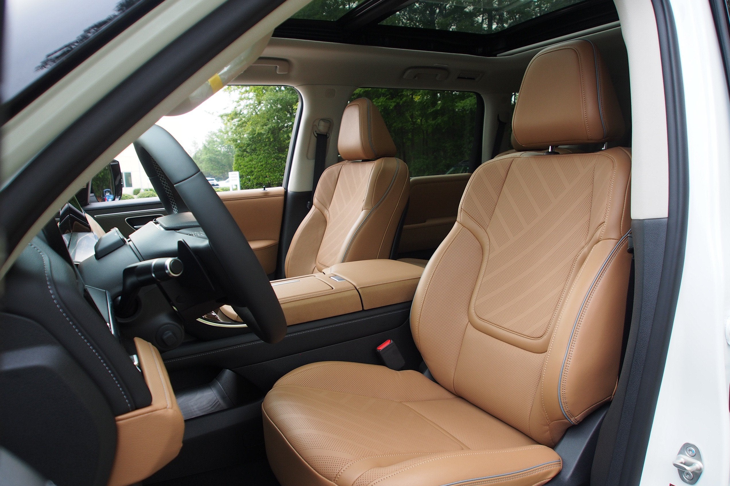 2027 INFINITI QX80 LUXE
