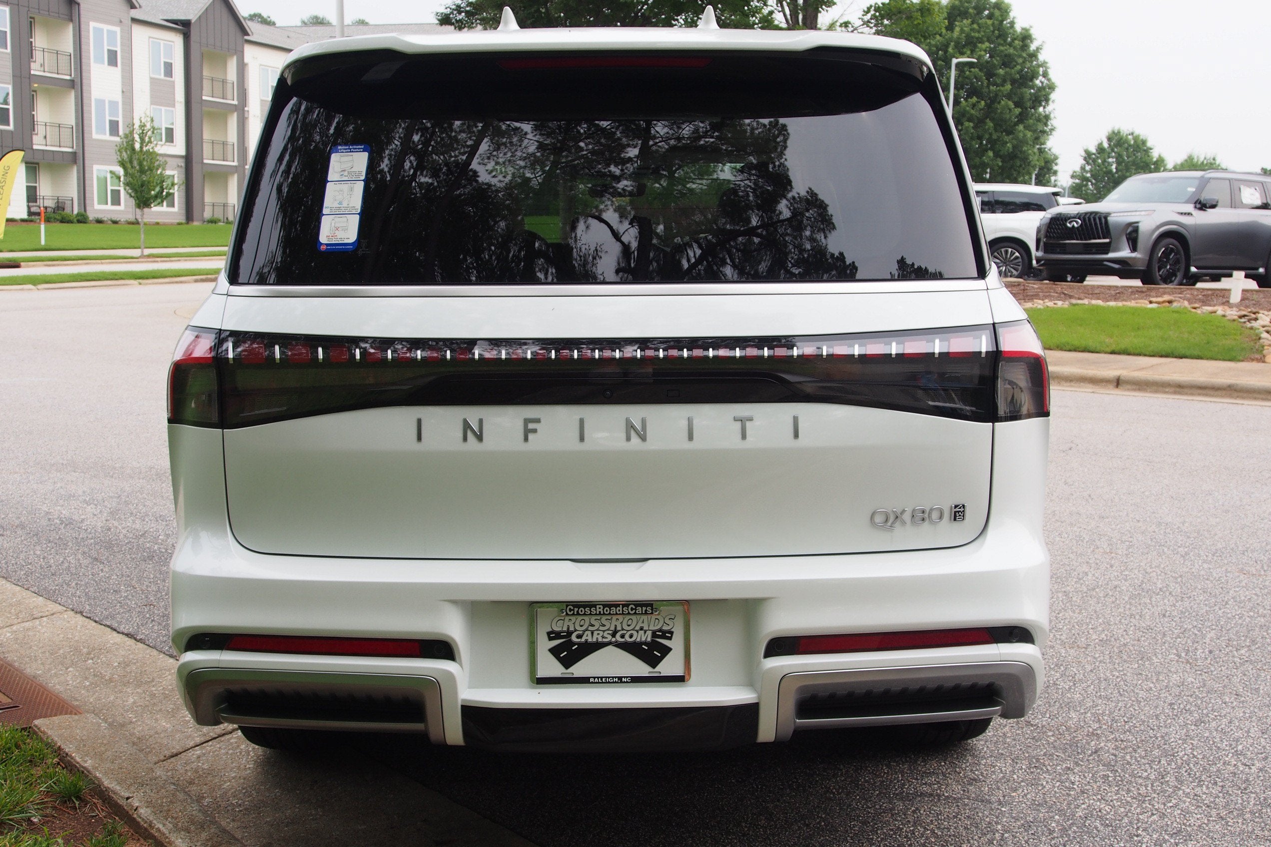 2027 INFINITI QX80 LUXE