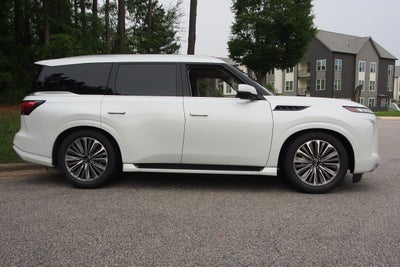 2027 INFINITI QX80 LUXE