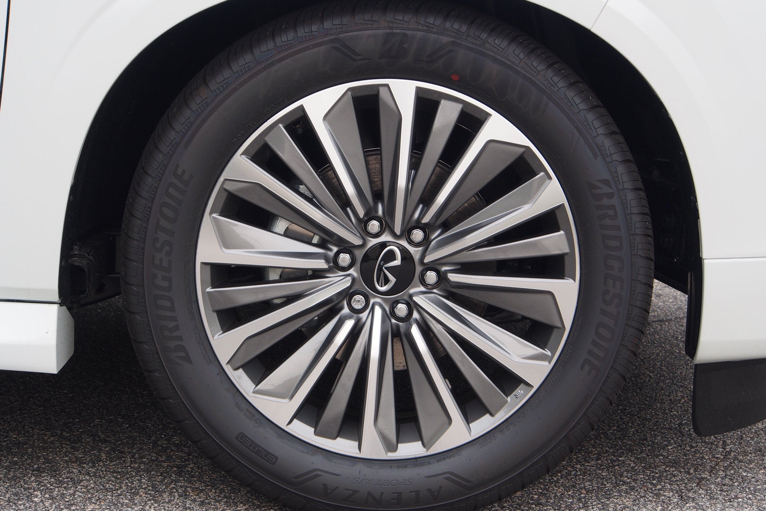 2027 INFINITI QX80 LUXE