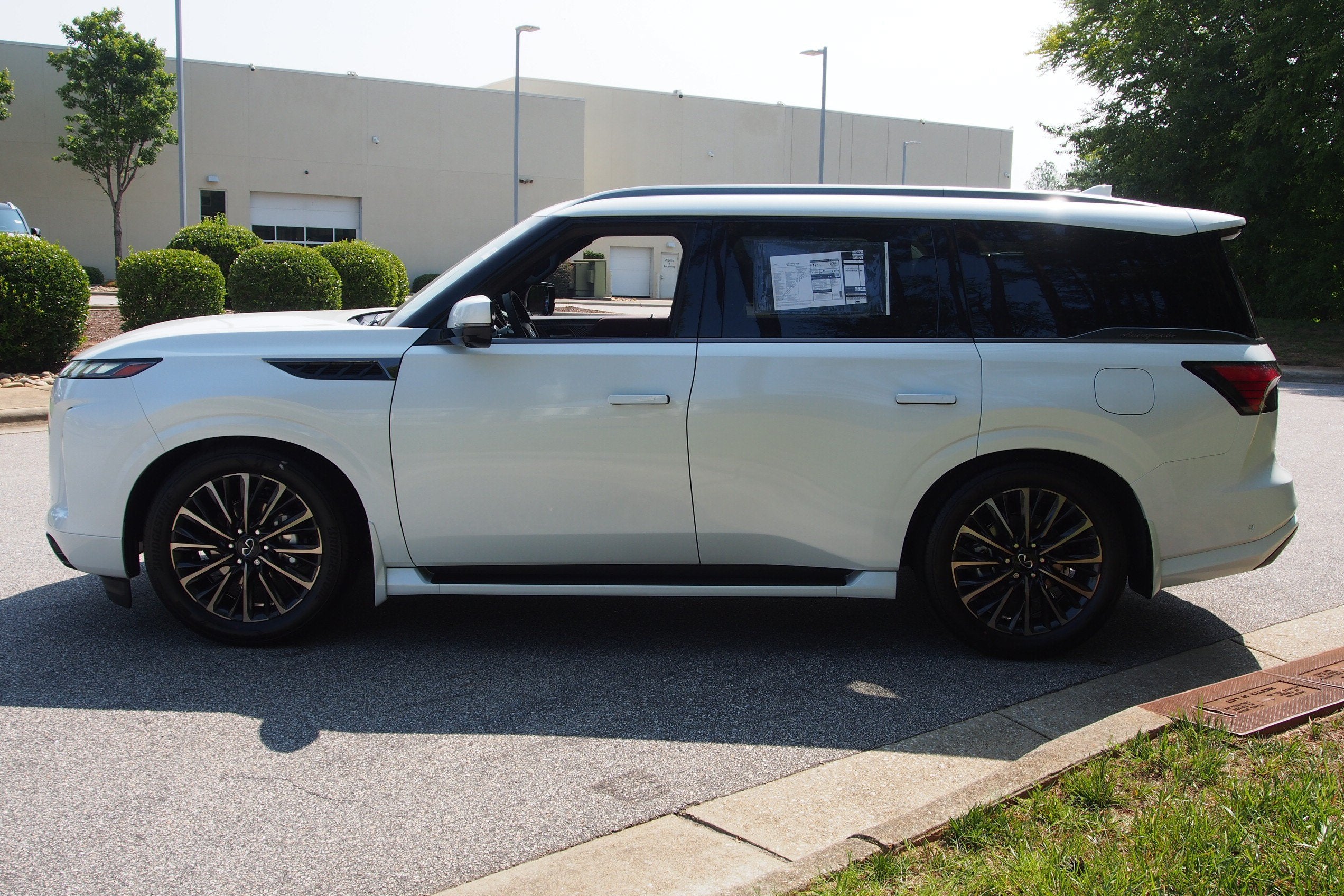 2027 INFINITI QX80 AUTOGRAPH
