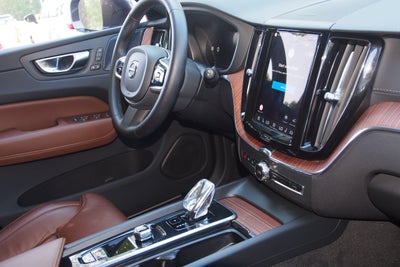 2023 Volvo XC60 Ultimate Bright Theme
