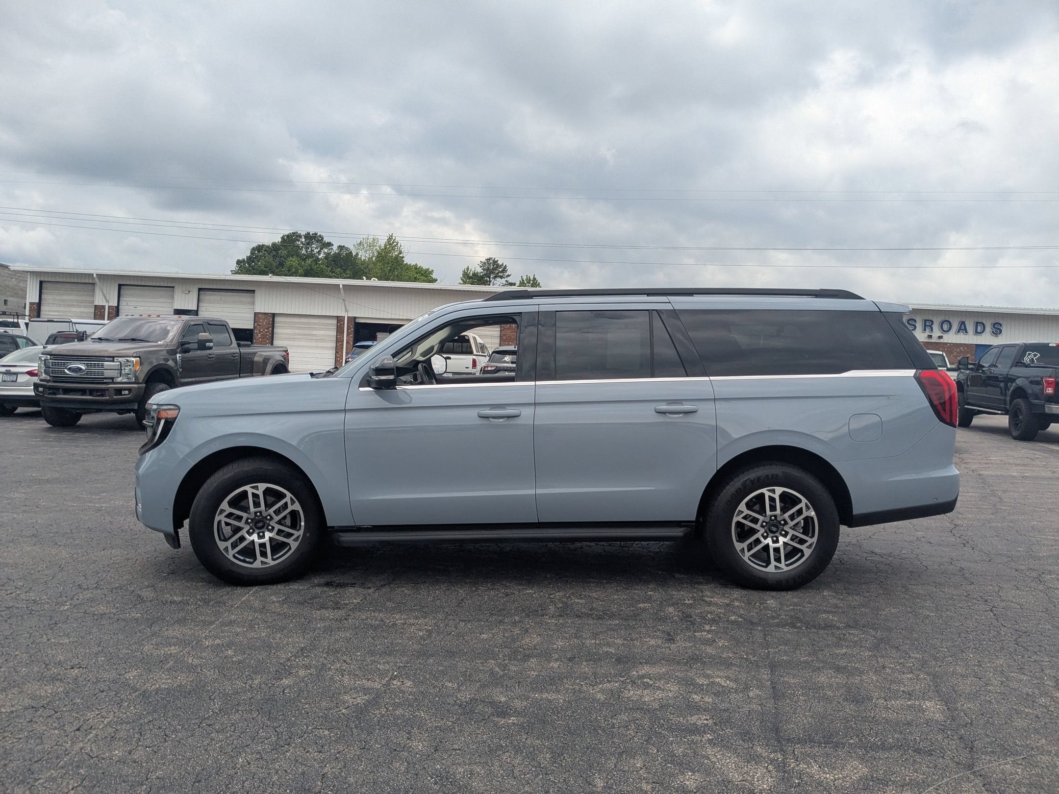2025 Ford Expedition Max Active
