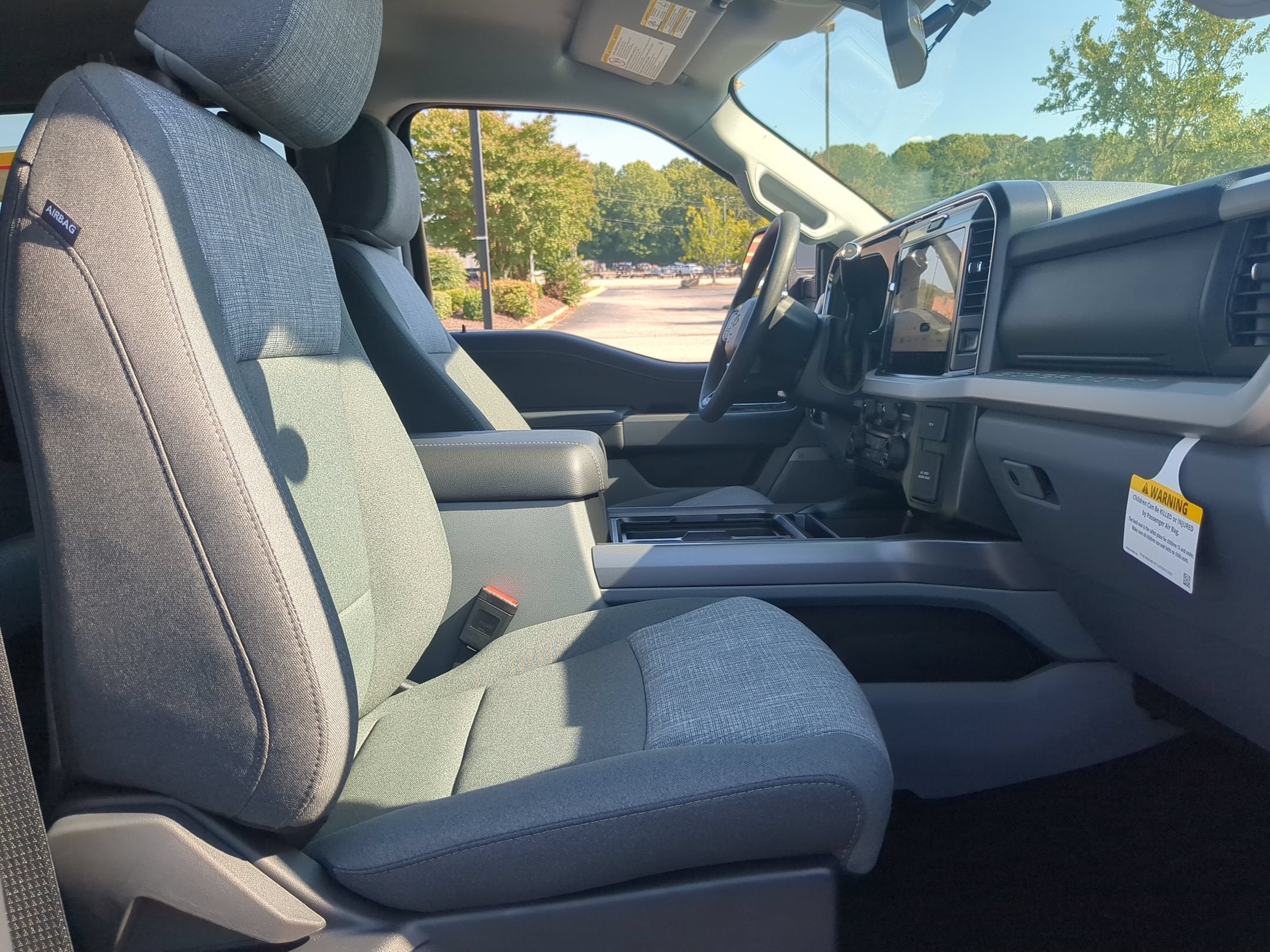 2027 Ford Super Duty F-350 SRW XLT