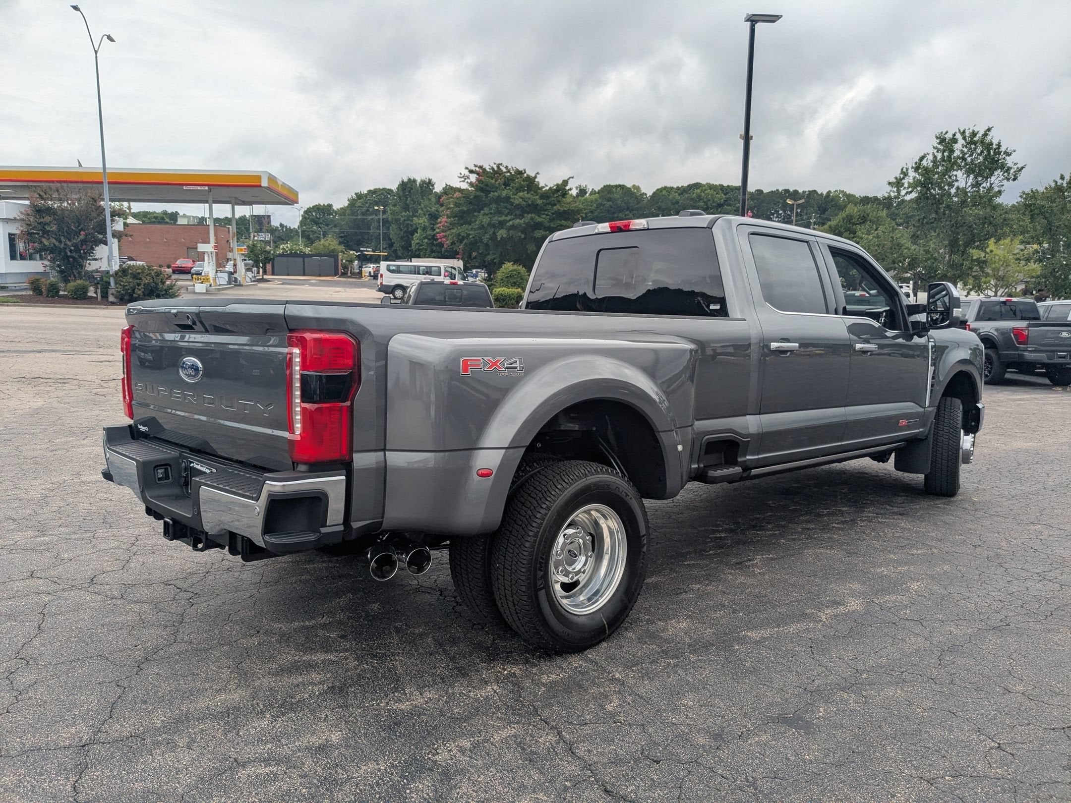 2026 Ford Super Duty F-350 DRW LARIAT
