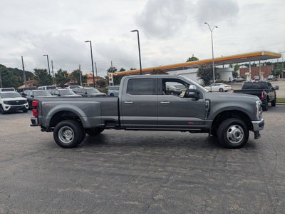 2026 Ford Super Duty F-350 DRW LARIAT
