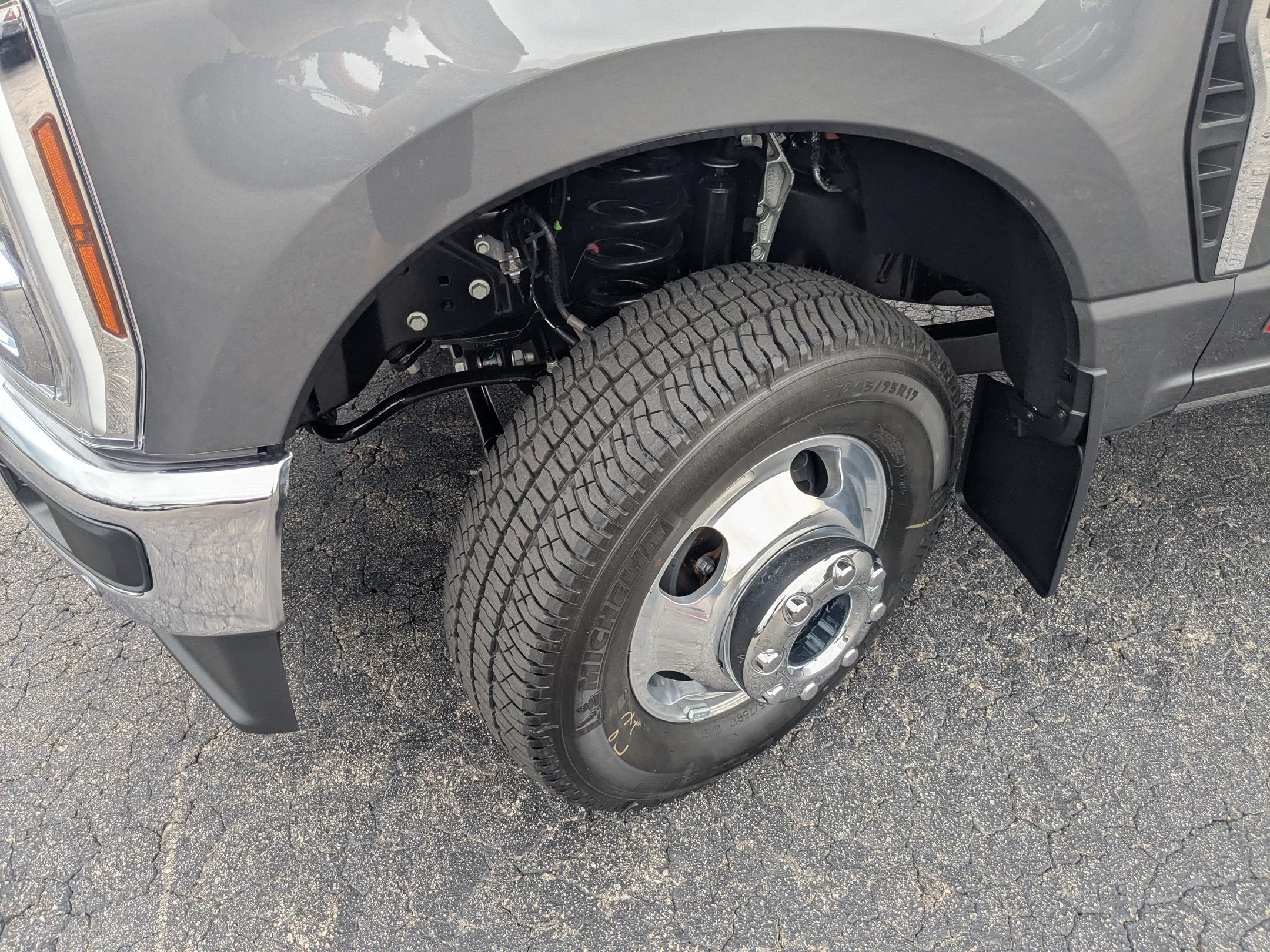 2026 Ford Super Duty F-350 DRW LARIAT