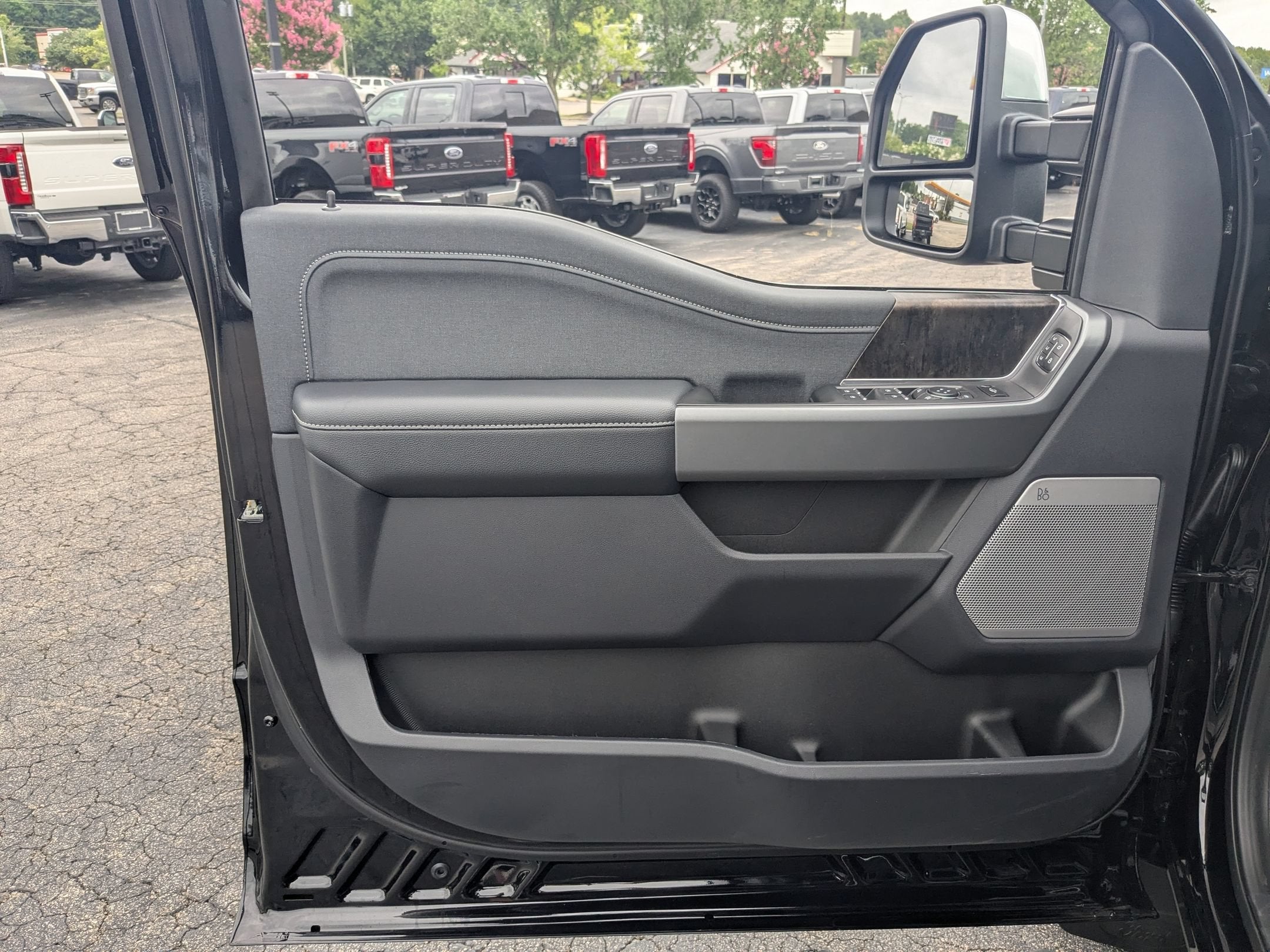 2026 Ford Super Duty F-350 DRW LARIAT