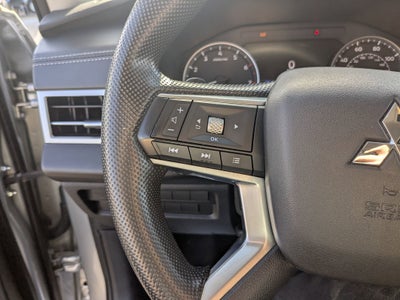 2024 Mitsubishi Outlander ES