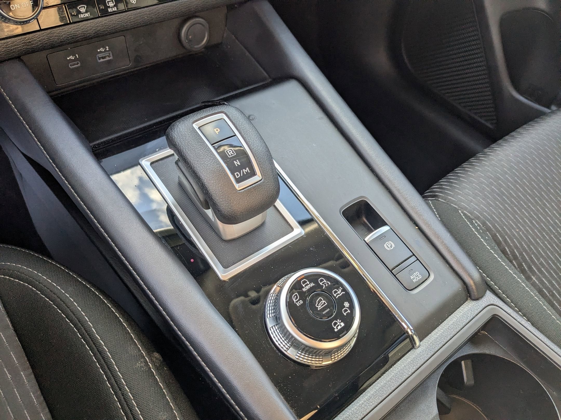 2024 Mitsubishi Outlander ES